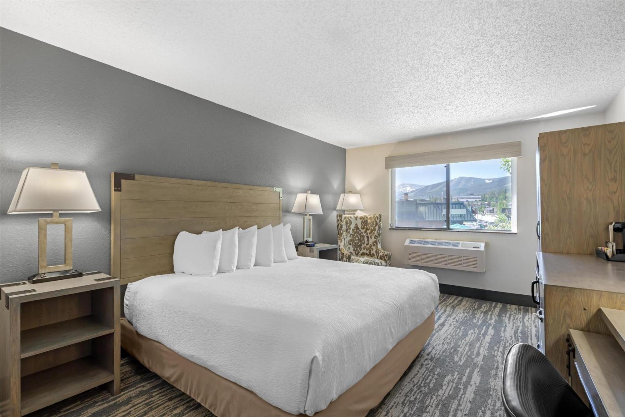 Deluxe King Room,1686452165:JPEG