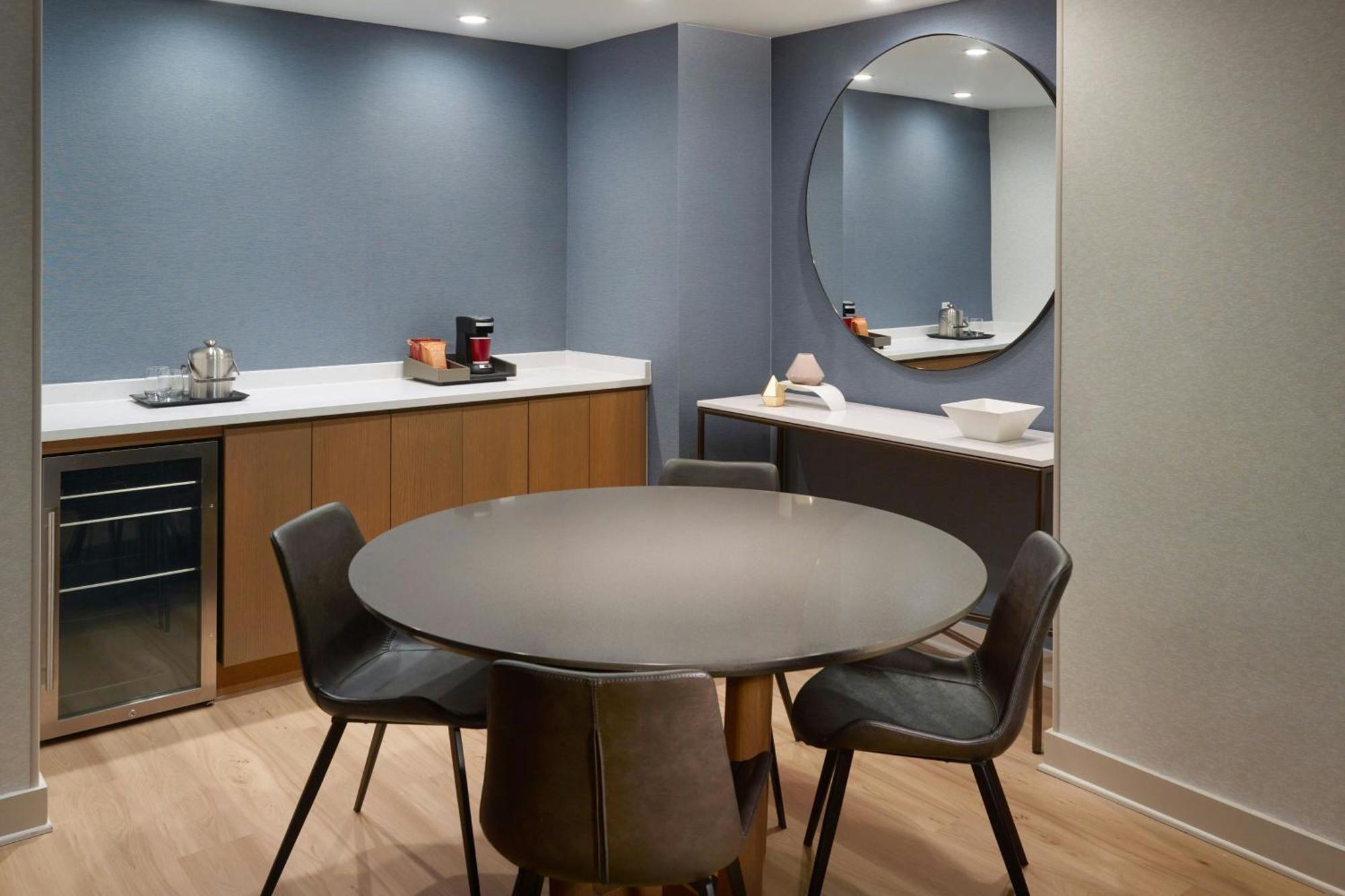 1 king 2 queen beds 2 Bedroom Executive Suite
