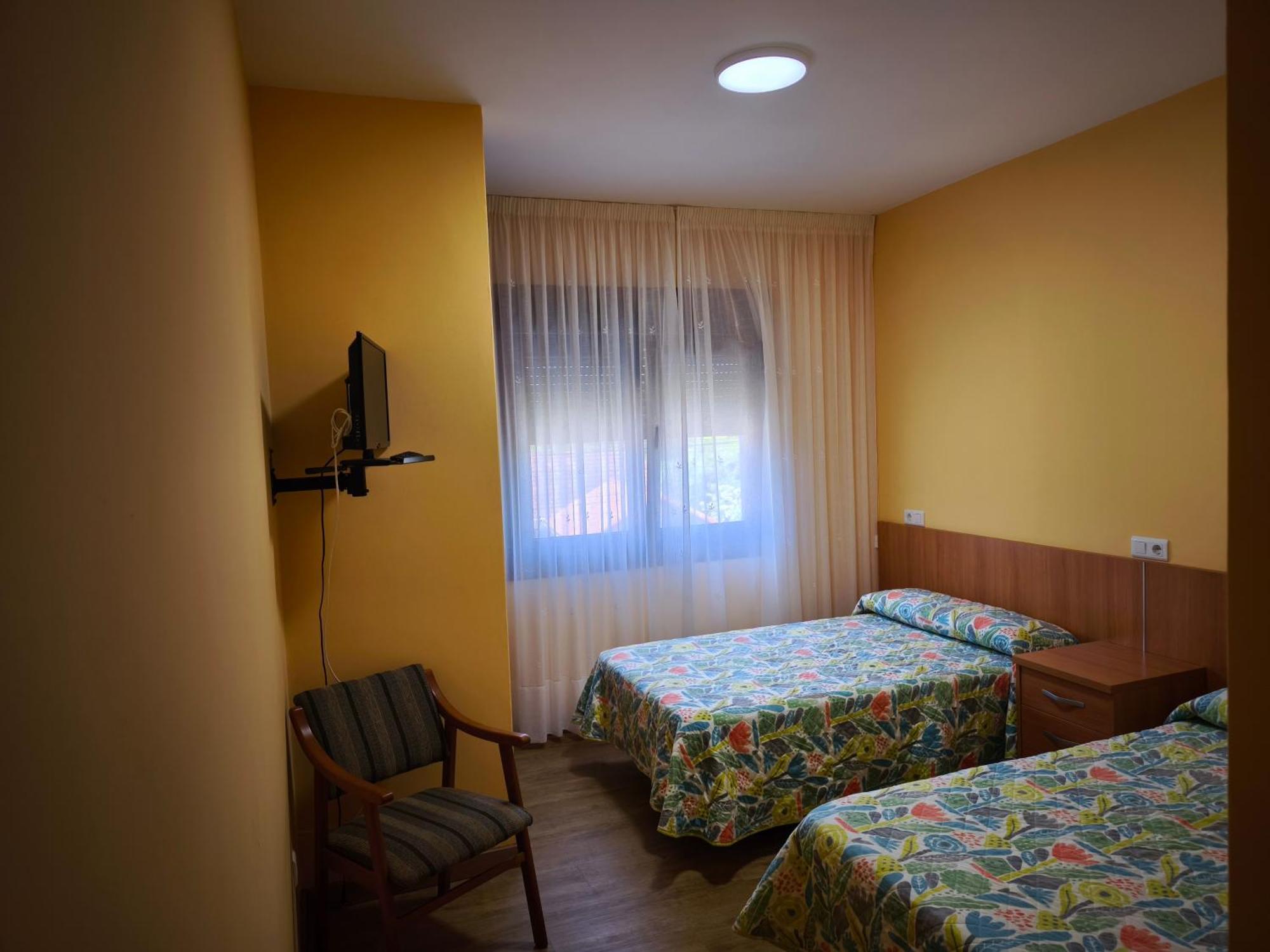 Twin Room,1686545966:JPEG