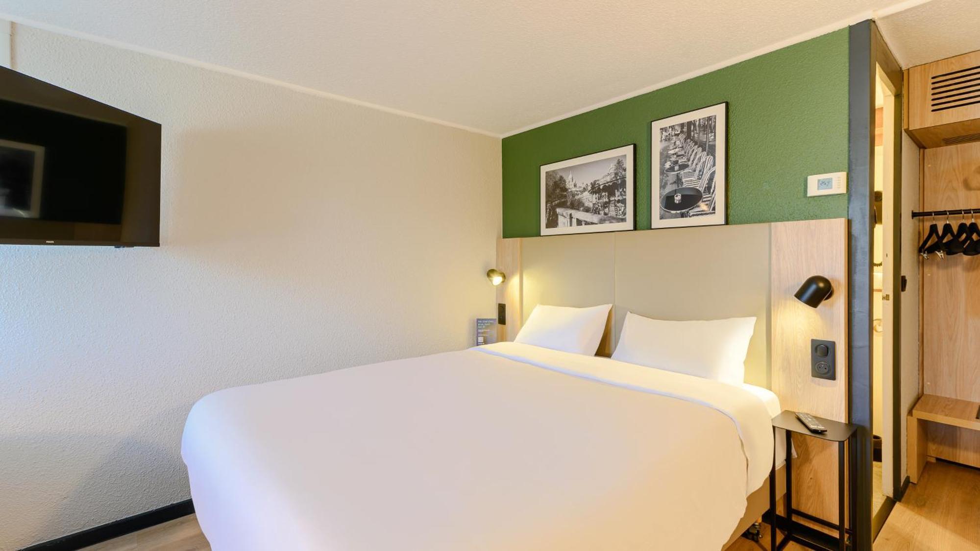 Standard Room 1 Queen Bed,1687448498:JPEG