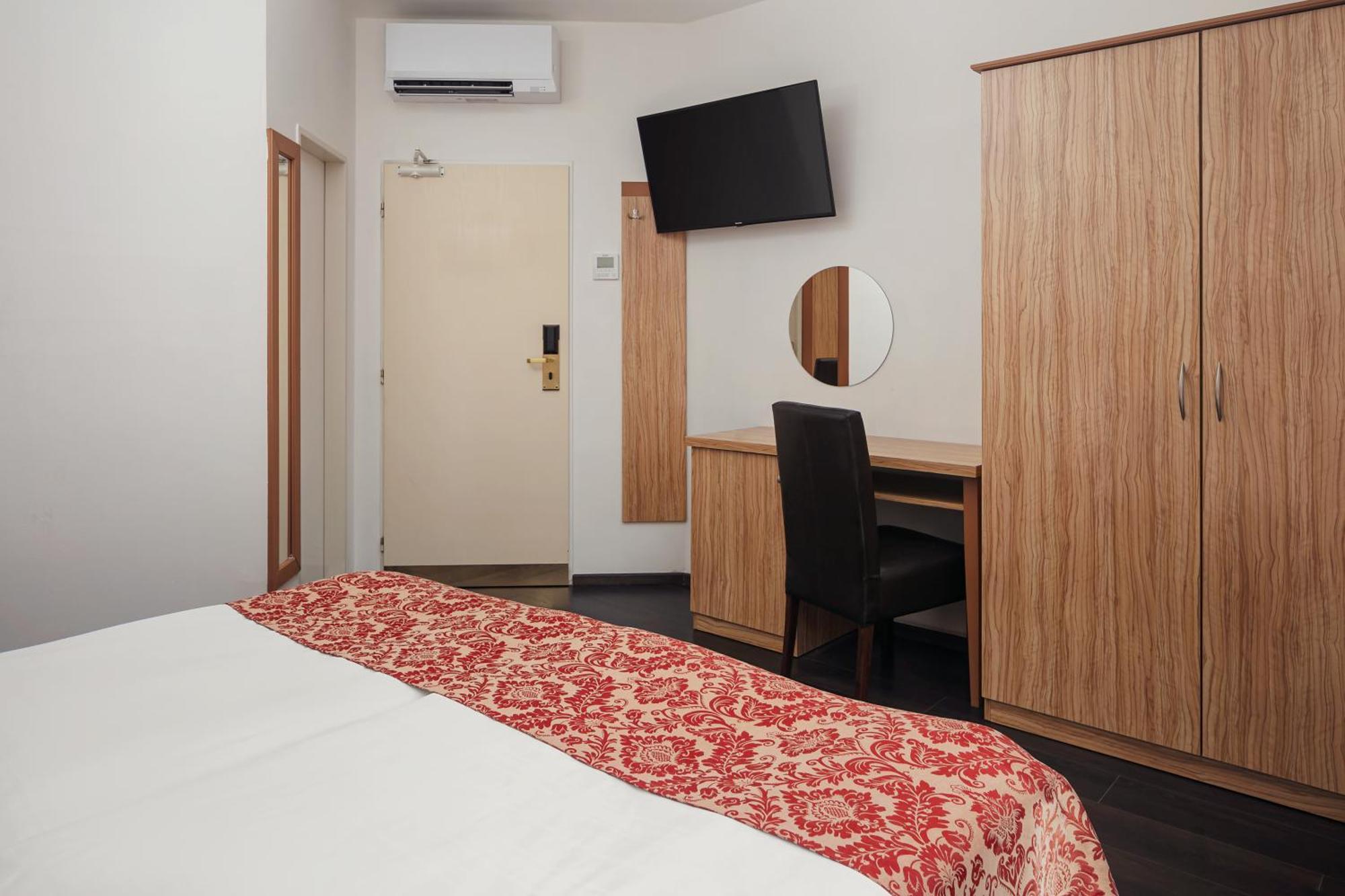 Superior Double Room Extra Bed Air-Conditioning