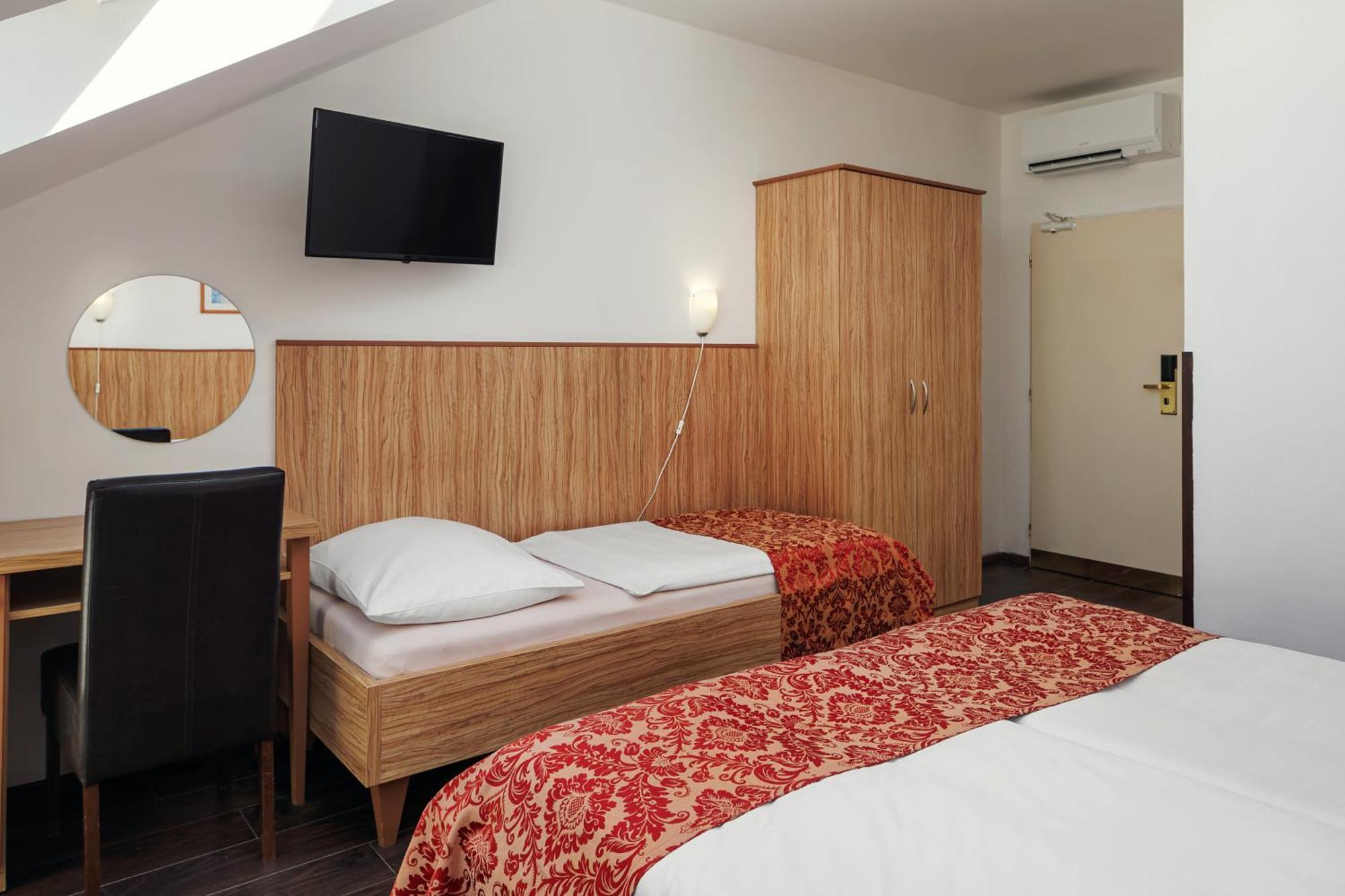 Superior Double Room Extra Bed Air-Conditioning