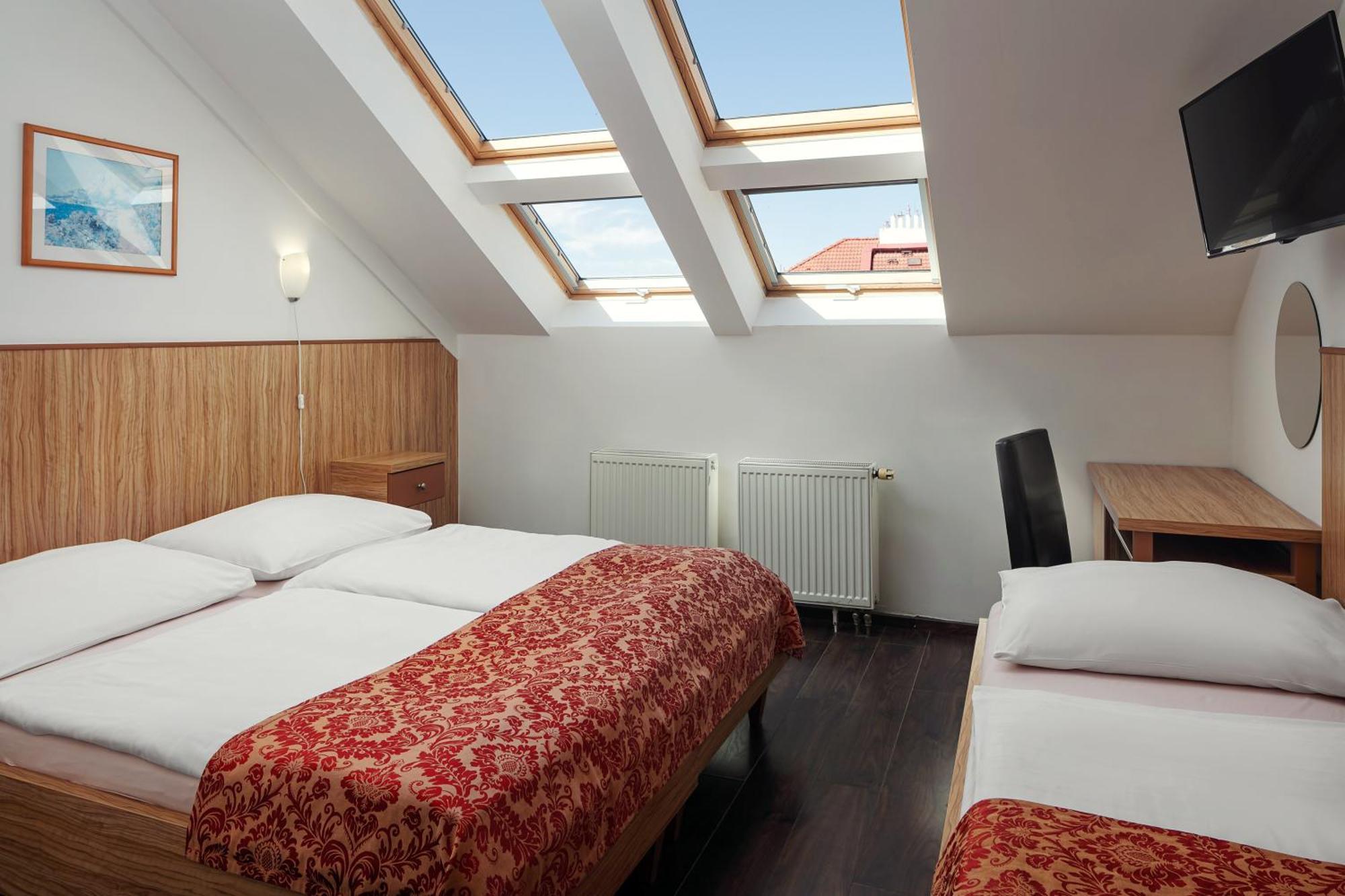 Superior Double Room Extra Bed Air-Conditioning