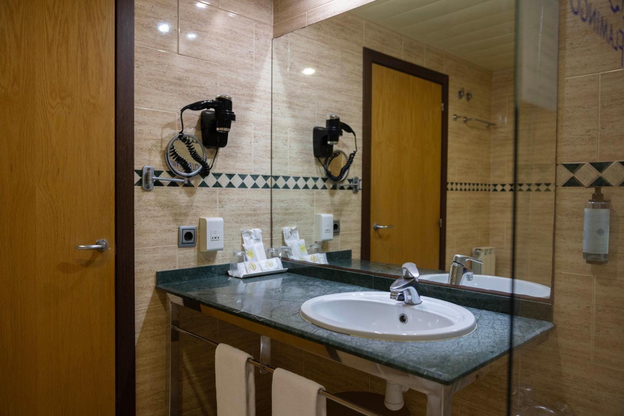 Economy Twin Room