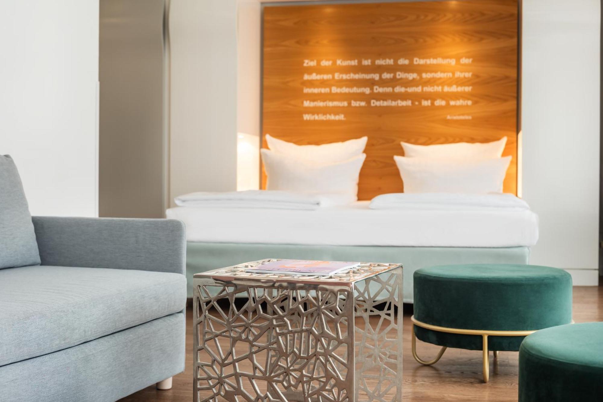 Family & Friends Room