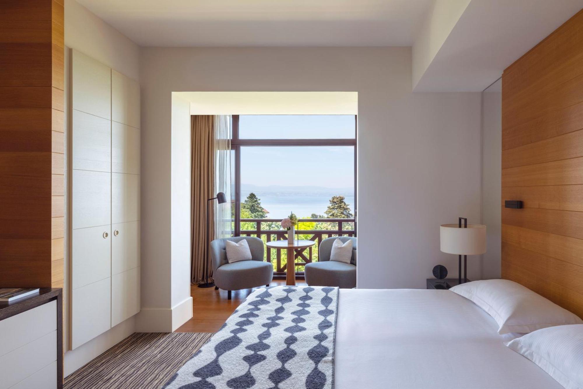 Deluxe Room with Lake View,1687455197:JPEG