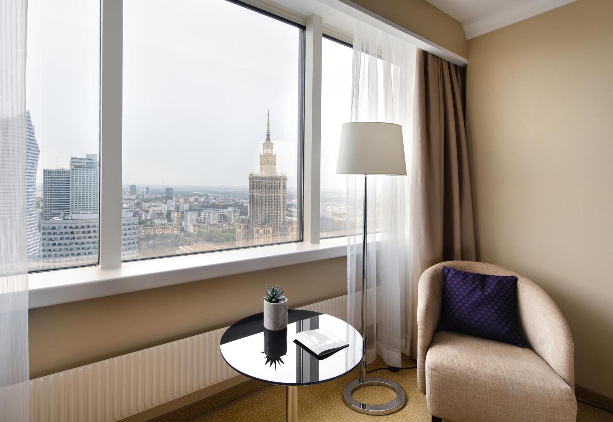 Deluxe Room King Bed City View