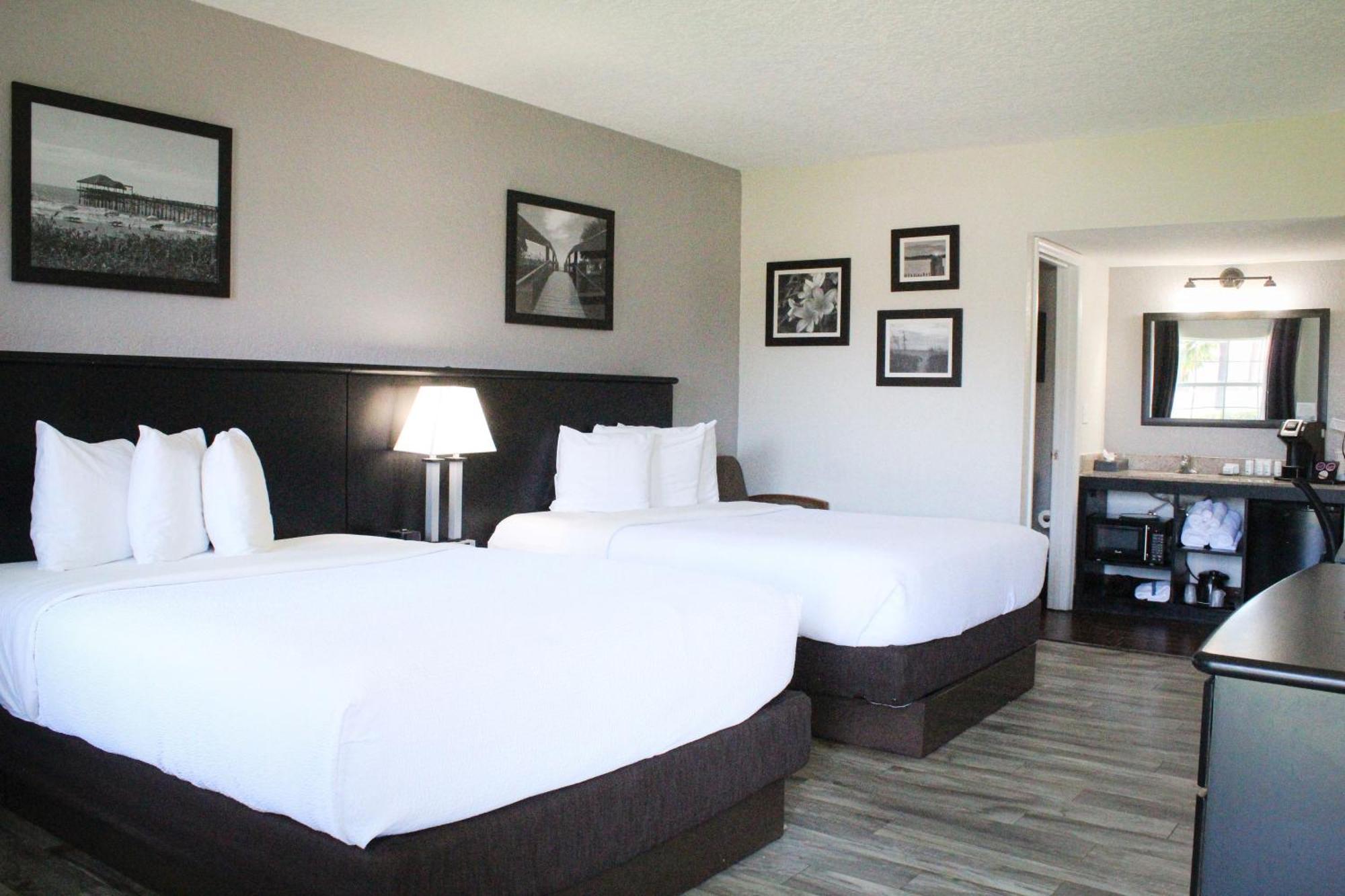 2 Queen Beds, Deluxe Room, Courtyard/Pool View Room, Non-Smoking
