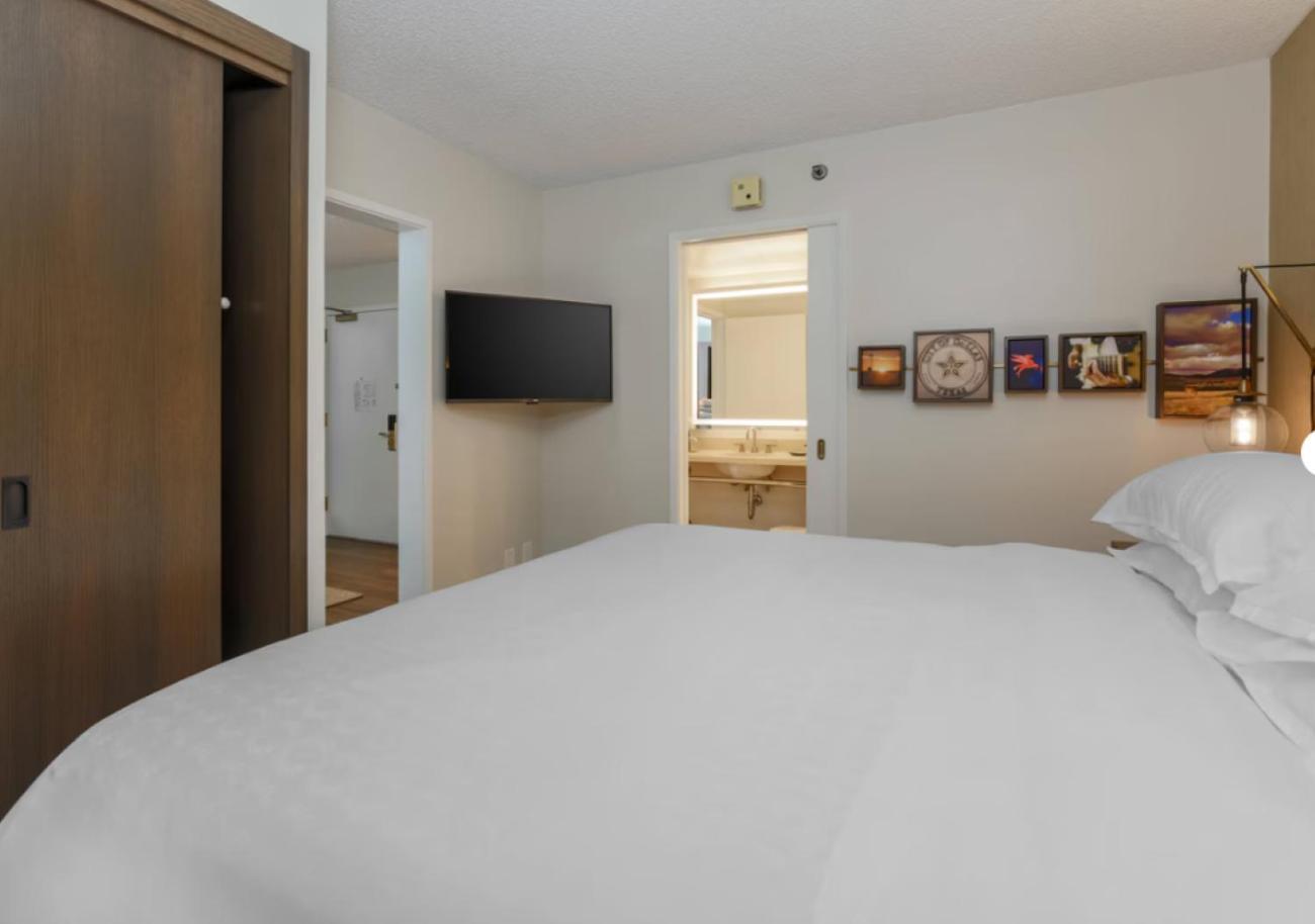 1 King & 1 Queen Concierge level 2 Bedroom Suite Balcony,1687458761:JPEG