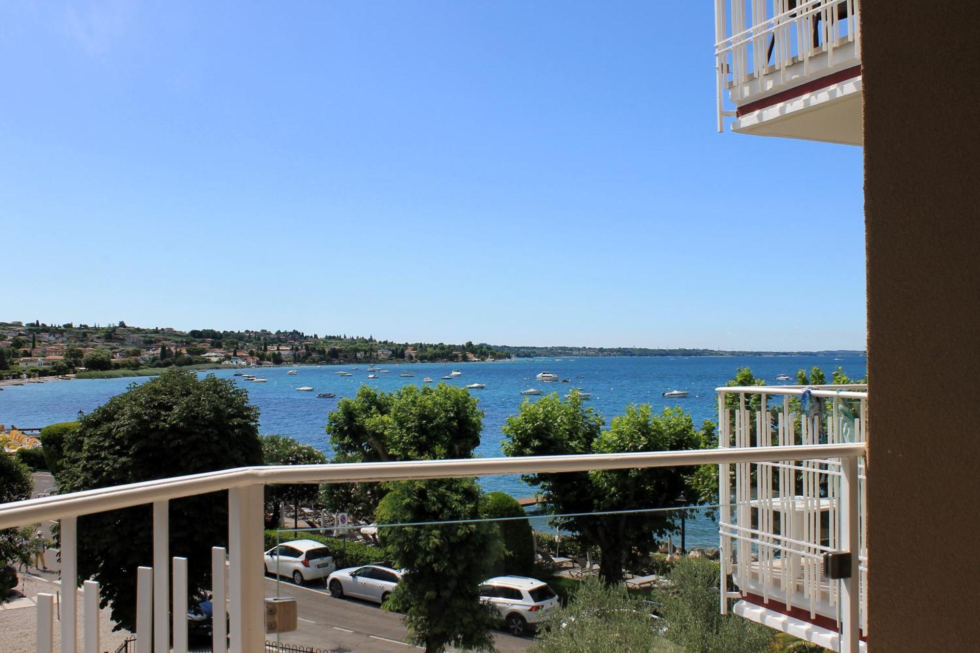 Superior Double Room Partial Lake View