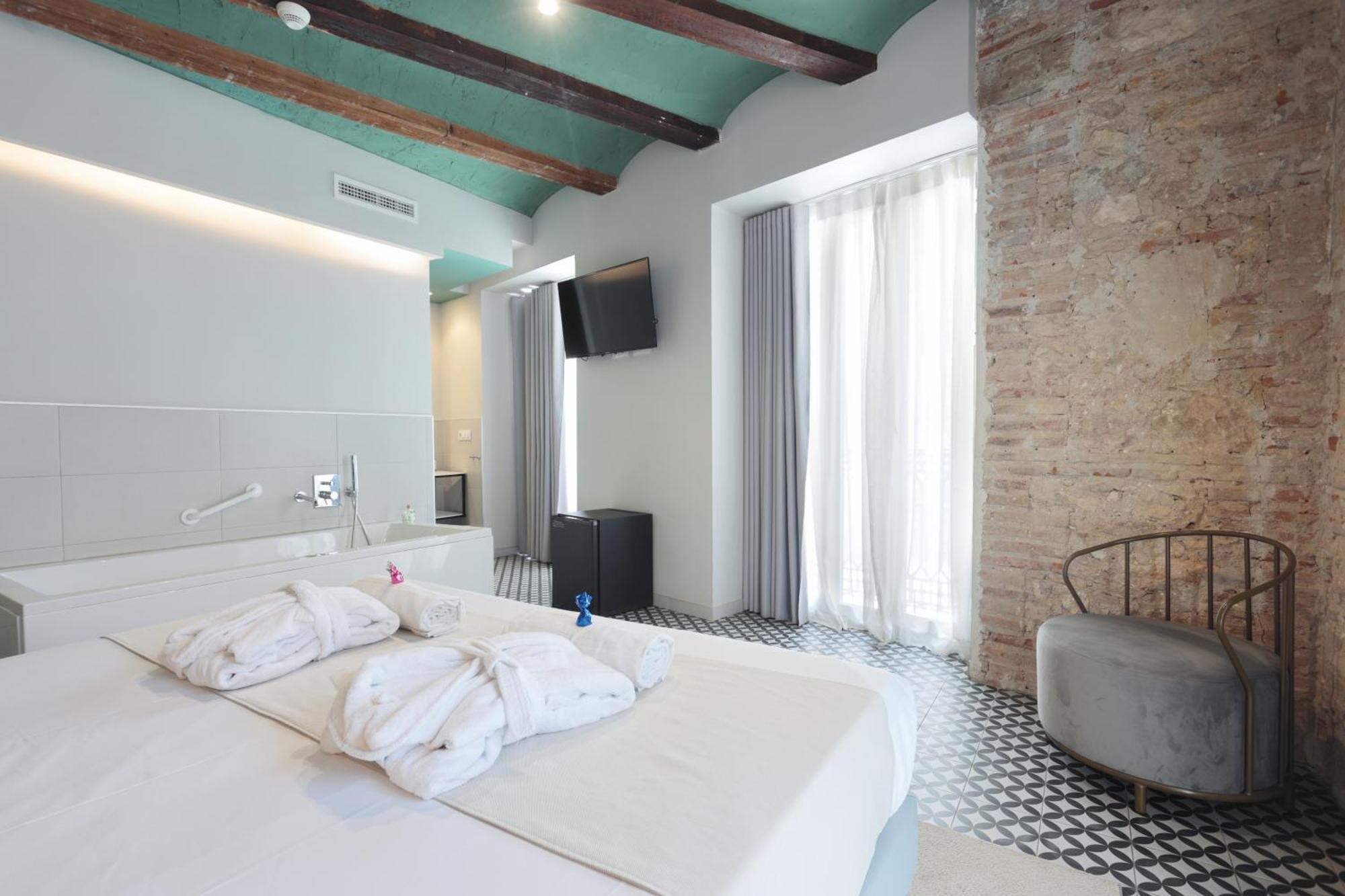 Deluxe Double Room Spa Bath