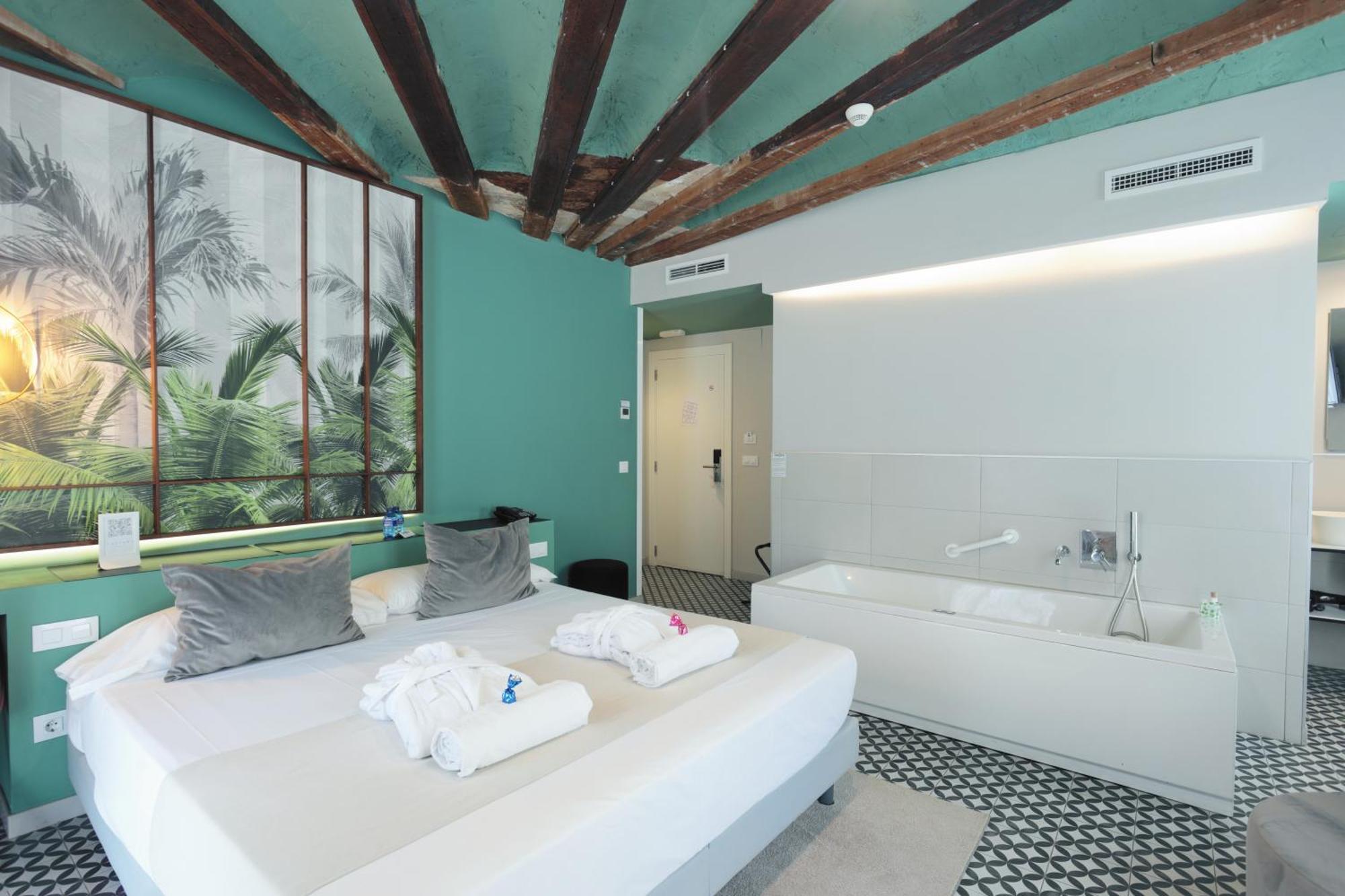 Deluxe Double Room Spa Bath