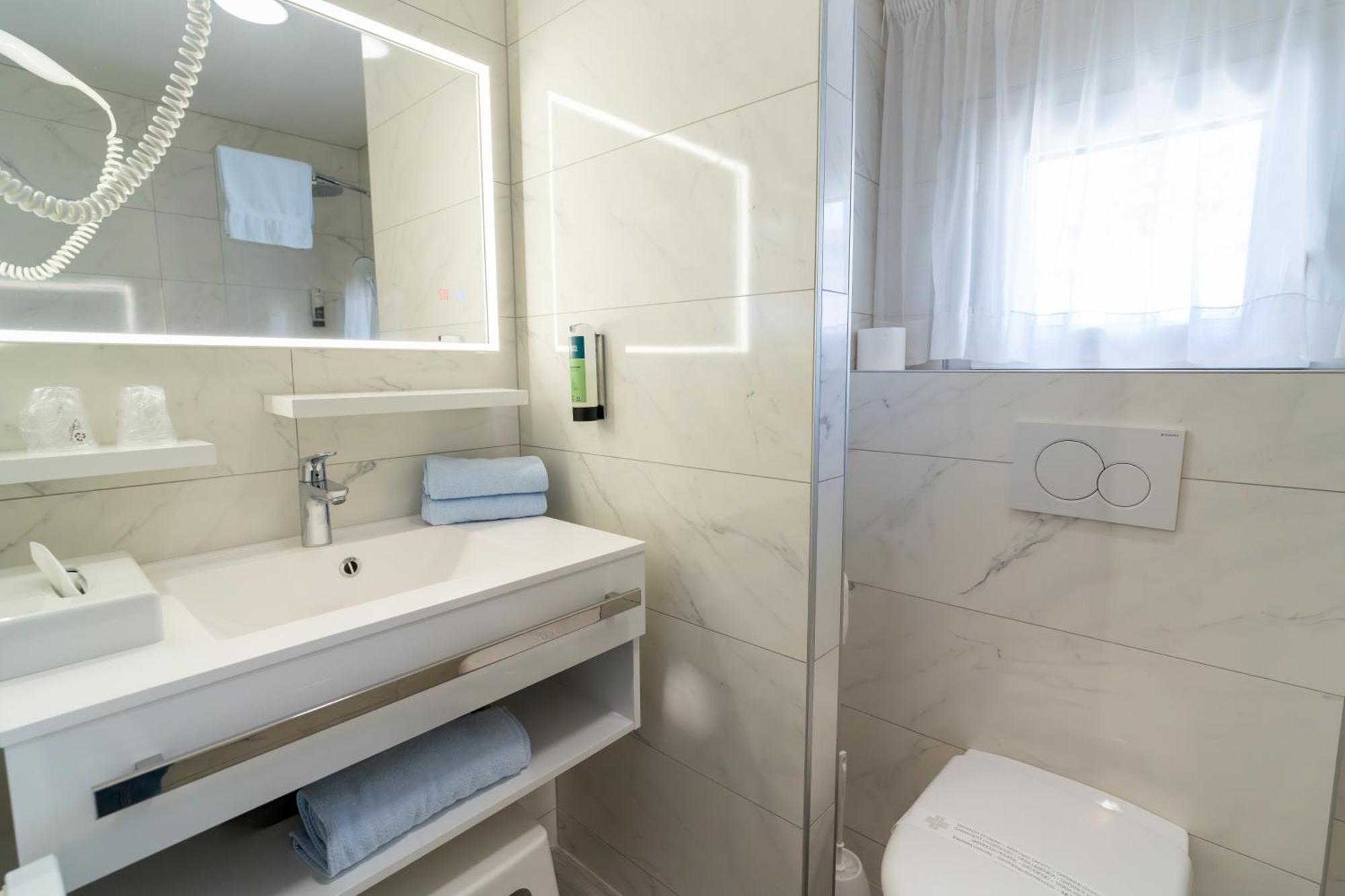 Double Room Shower