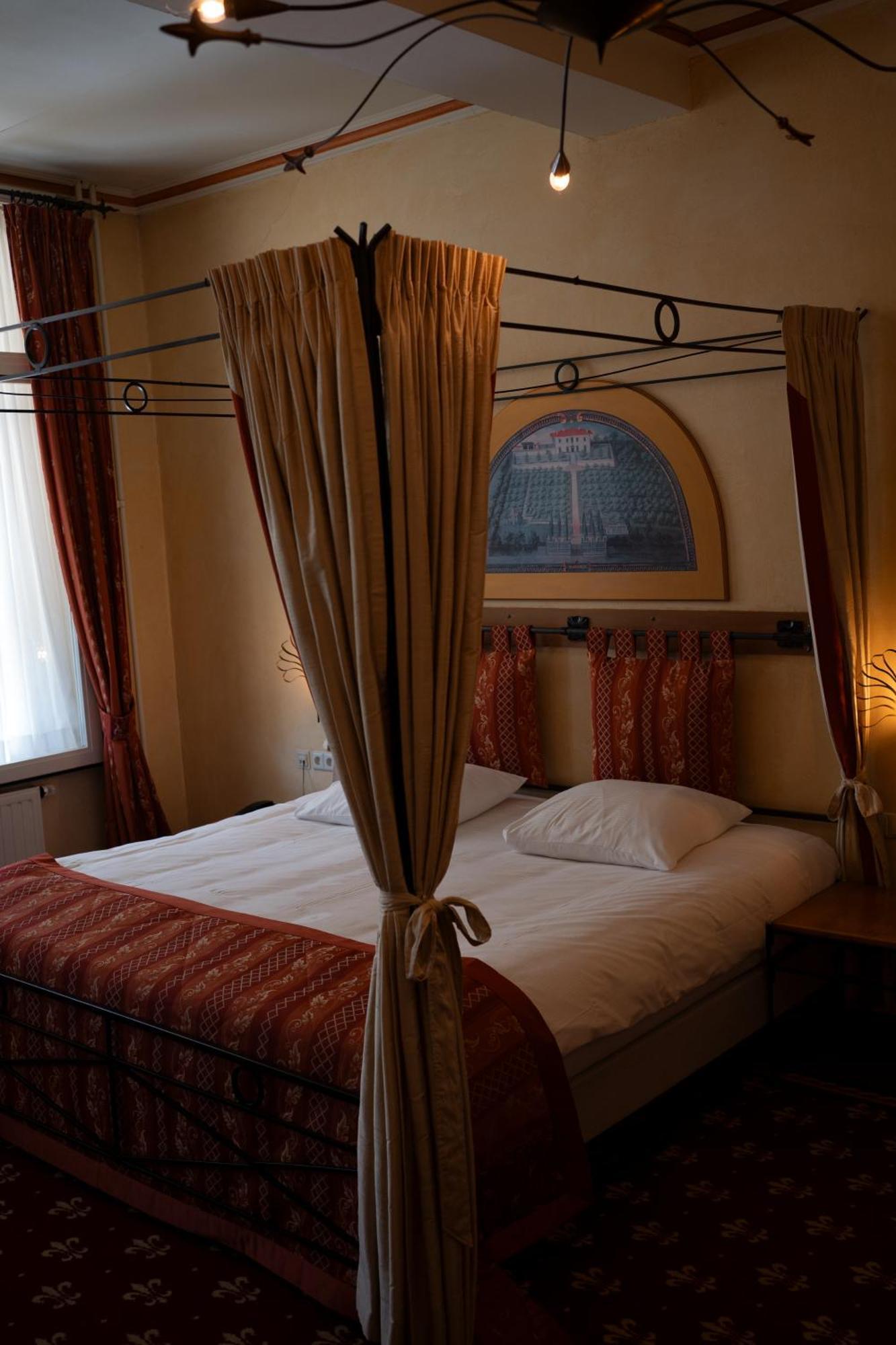 Executive Suite,1688811763:JPEG