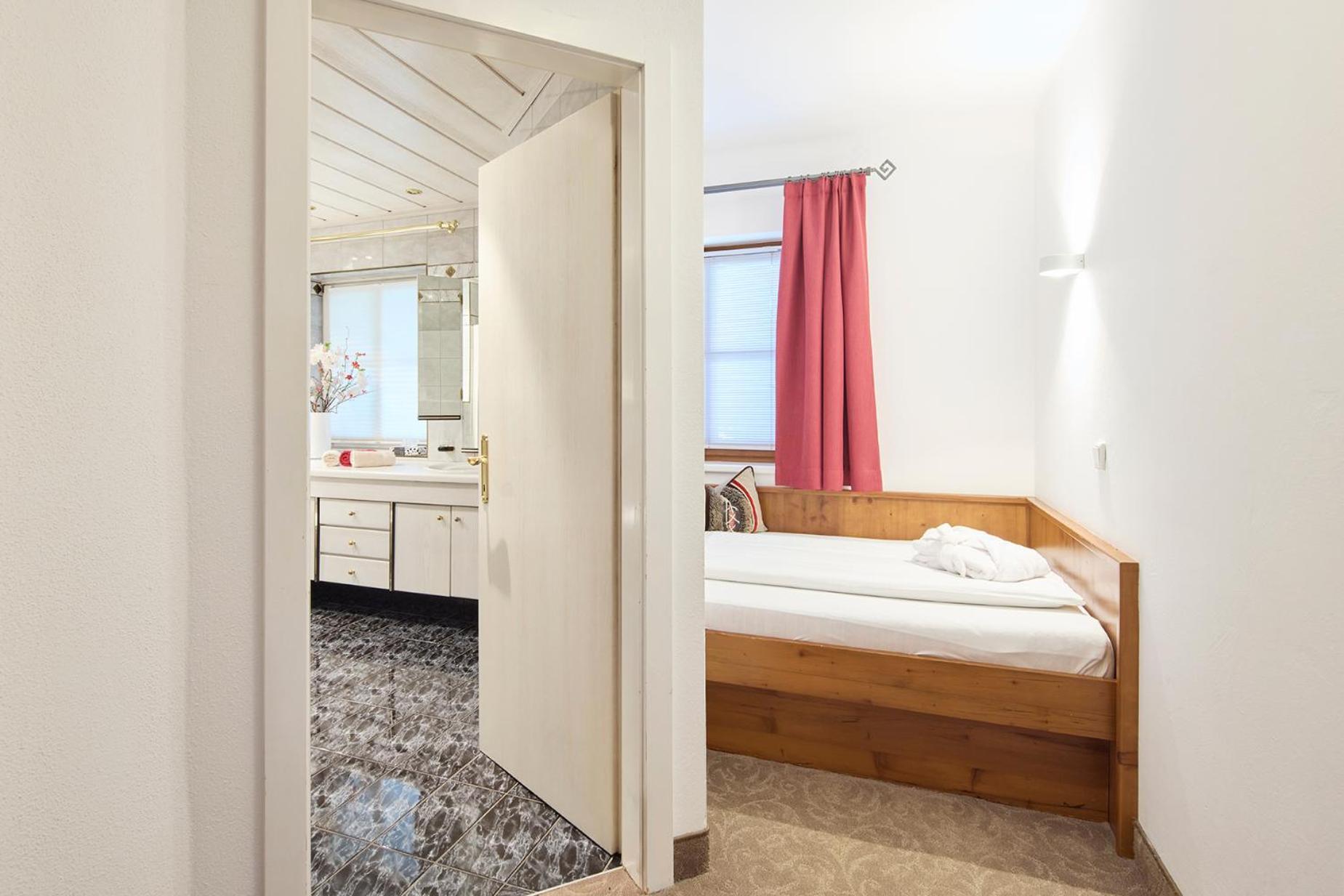 Triple Room,1688812102:JPEG
