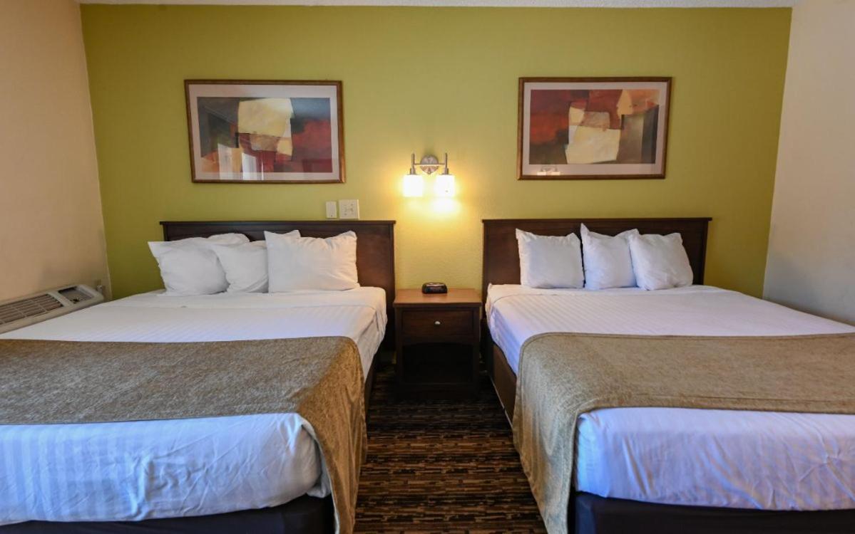 2 Queen Beds Lakeview,1688814312:JPEG