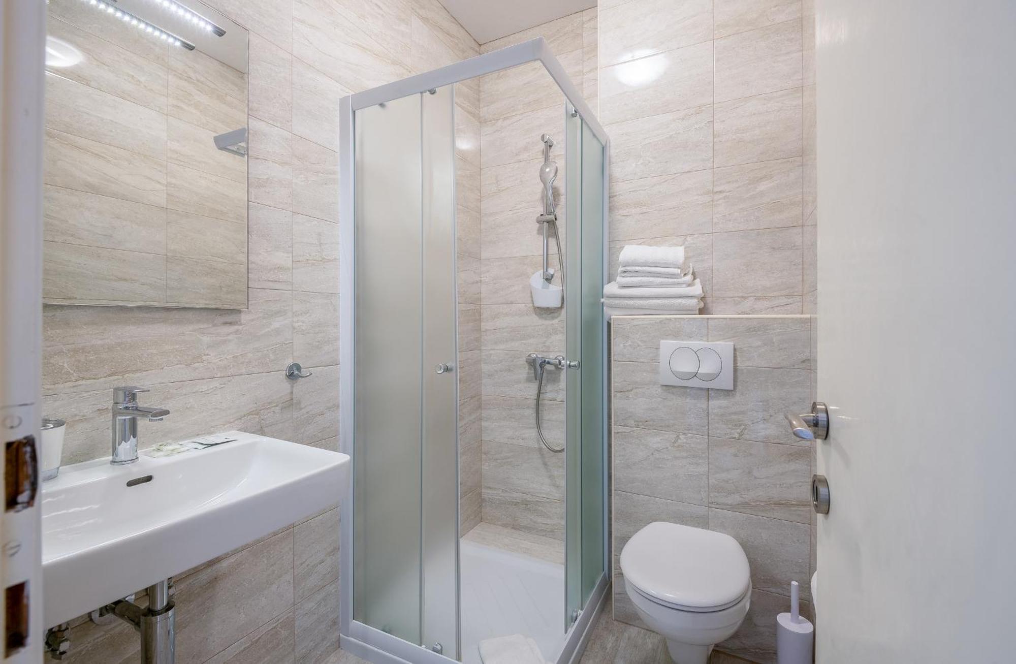 Double Room,1742736943:JPEG