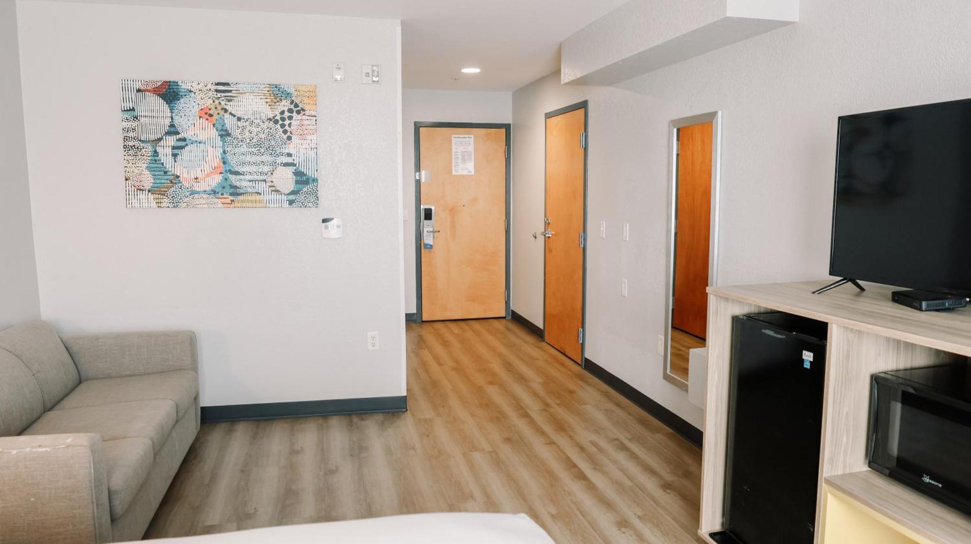Queen Studio Suite Non-Smoking