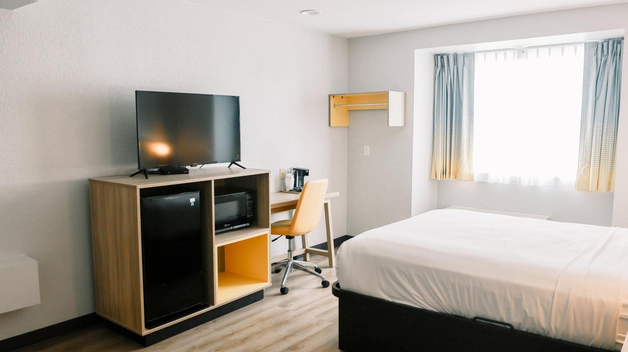 Queen Studio Suite Non-Smoking