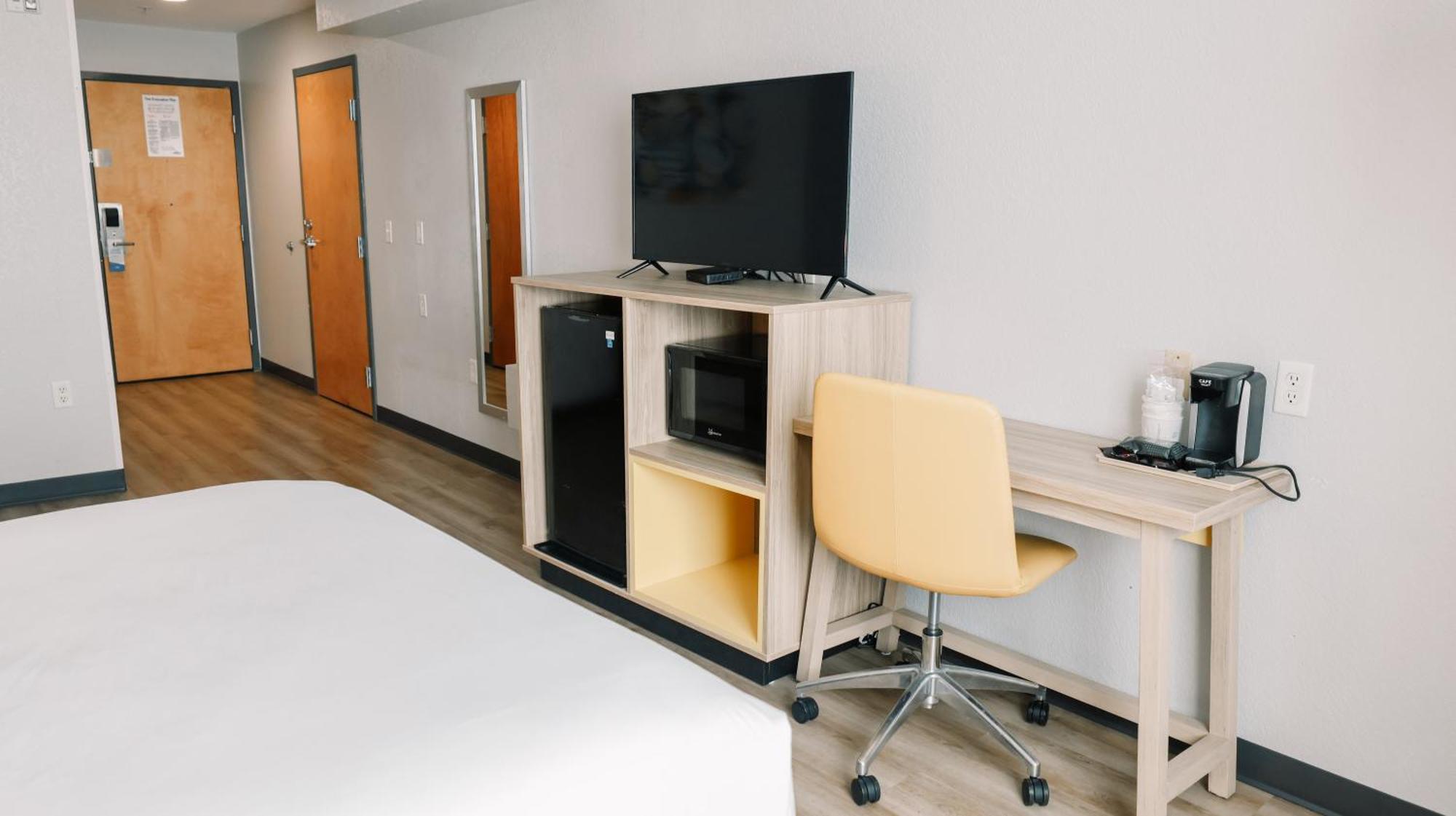 Queen Studio Suite Non-Smoking