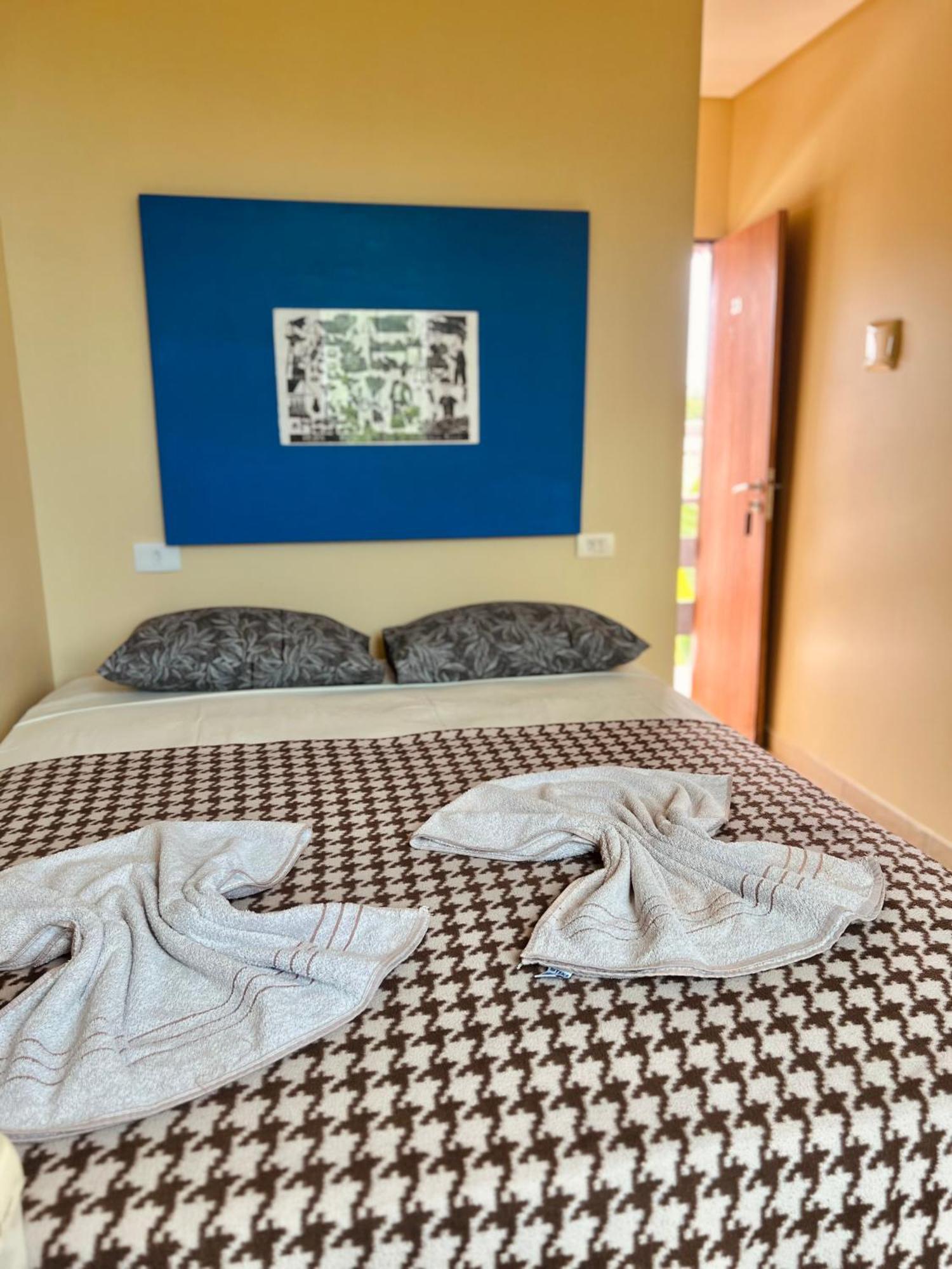 Deluxe Queen Suite
