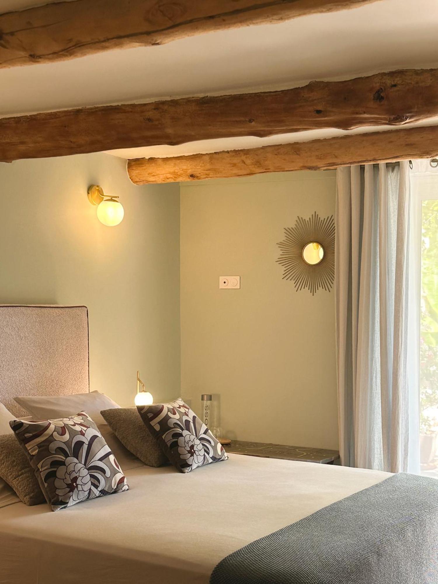 Deluxe Double Room Shower