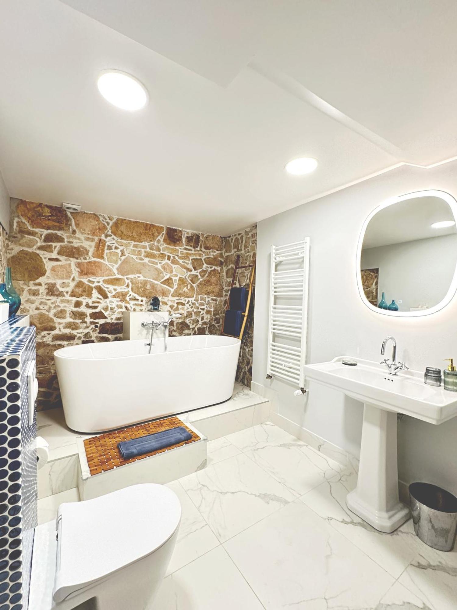 Deluxe Double Room Bath