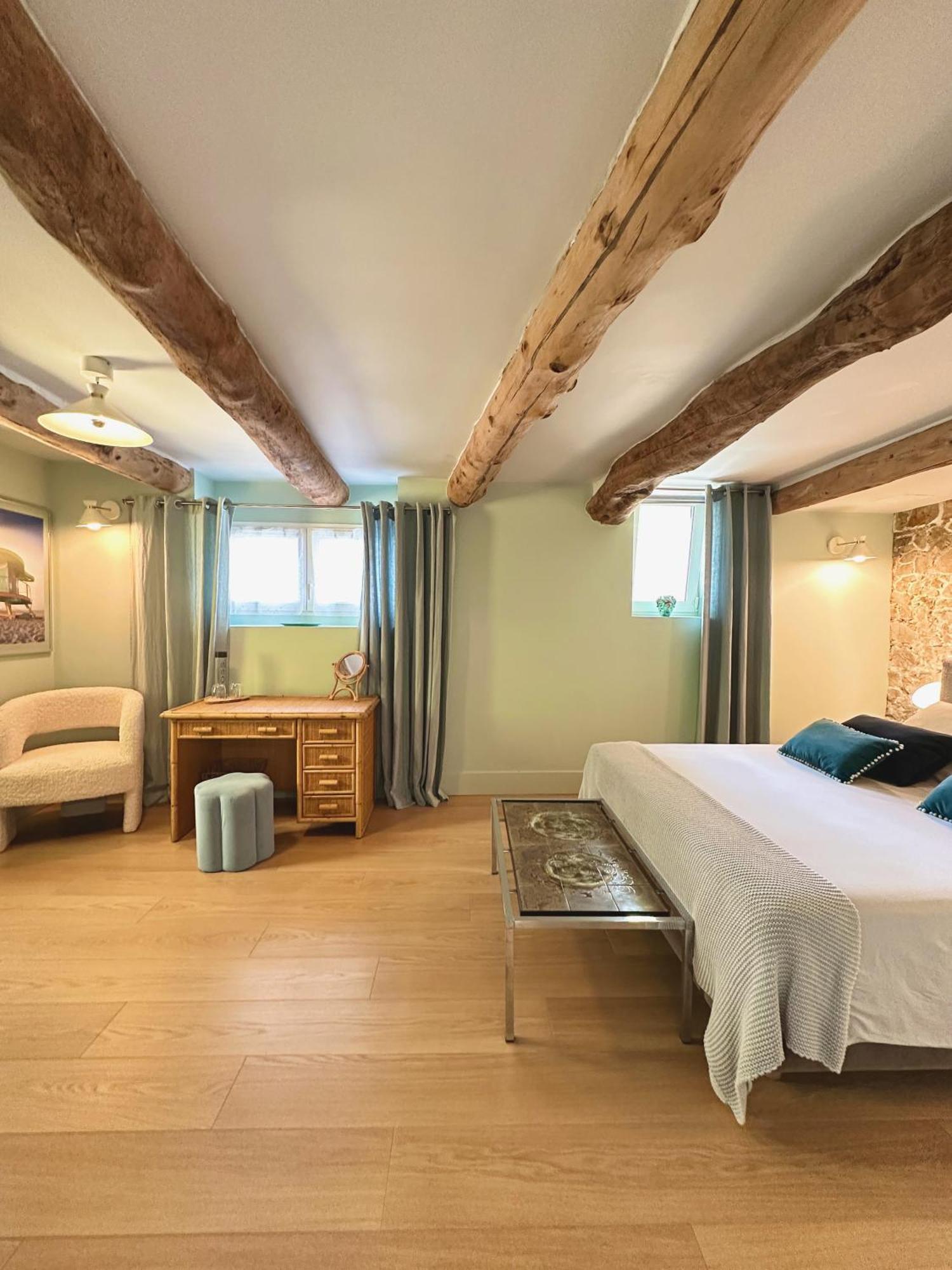 Deluxe Double Room Bath