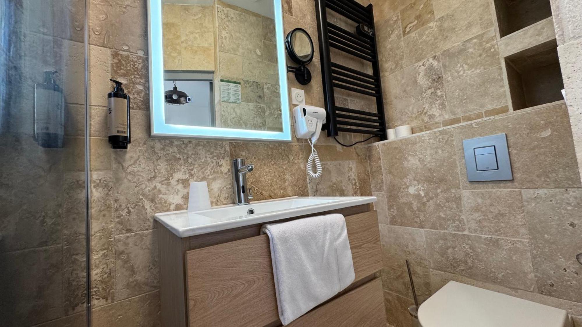 Single Room,1688902608:JPEG
