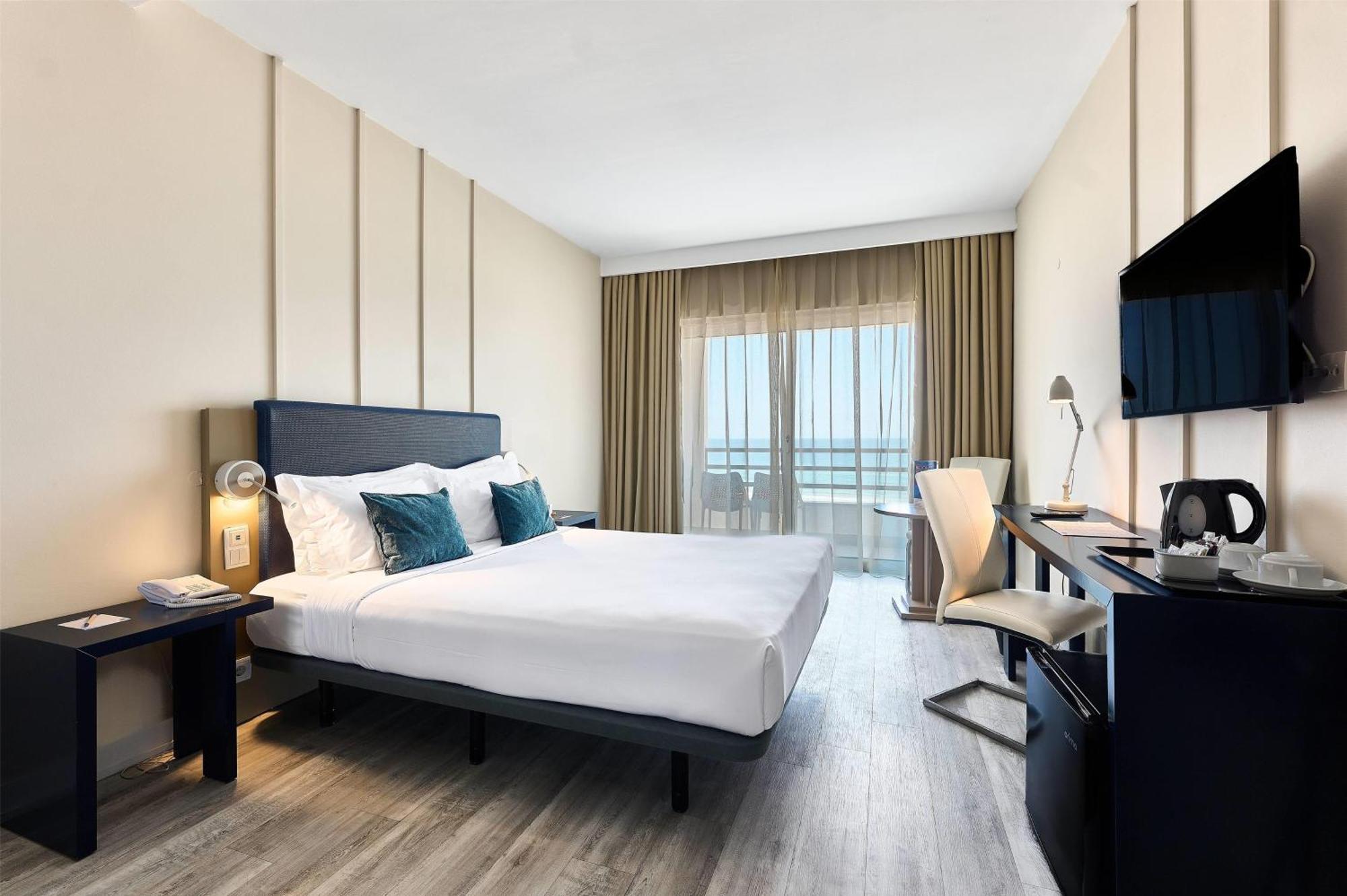 1 Double Bed Premium Ocean Front Non-Smoking,1710068817:JPEG