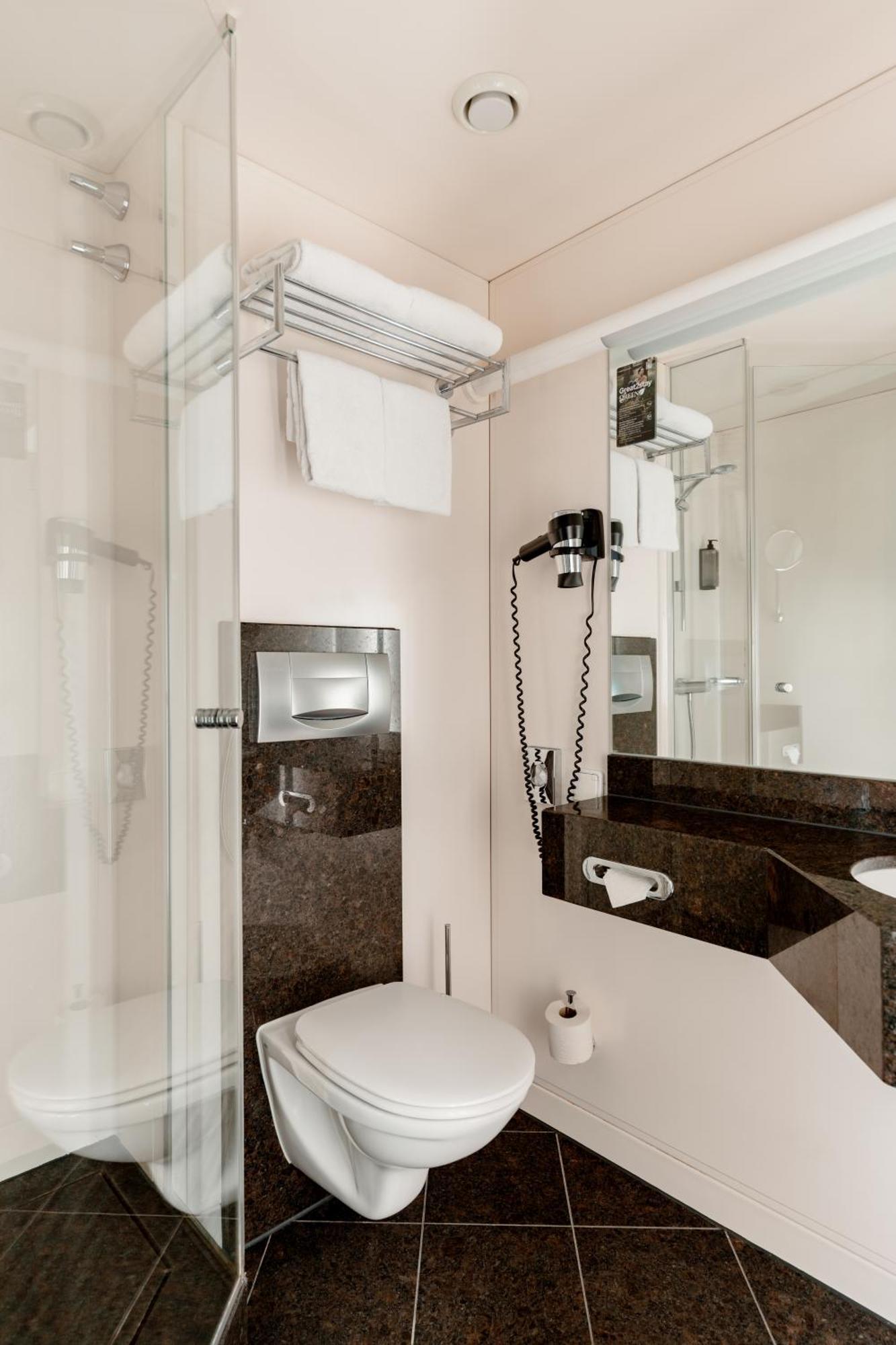 Twin Room Shower