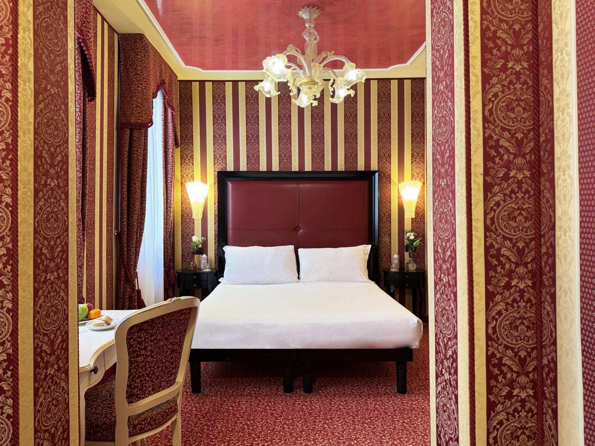 Superior Double Room Canal View