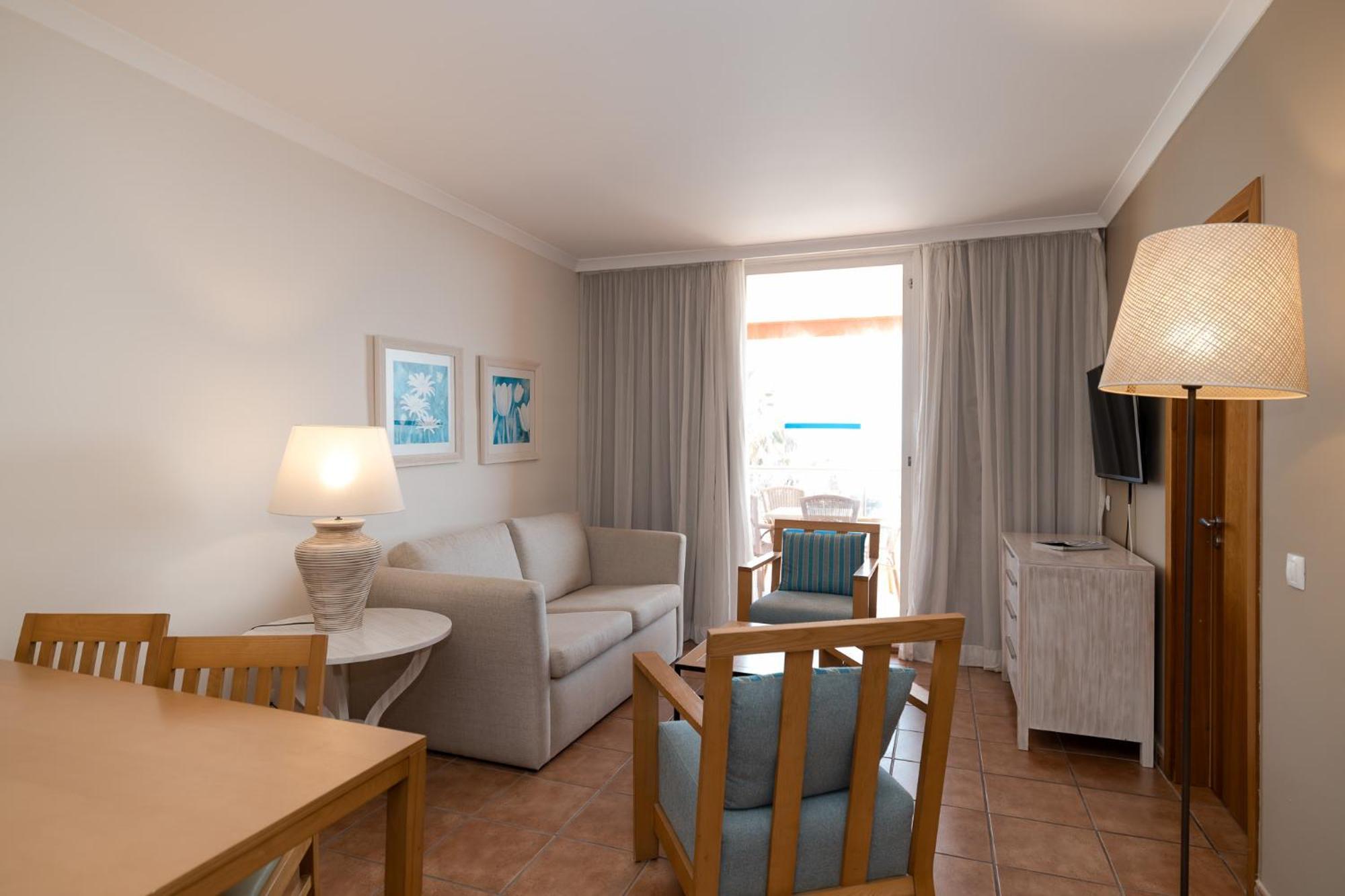 Superior Suite with Sea View (2 Adults and 2 Children),1689822440:JPEG