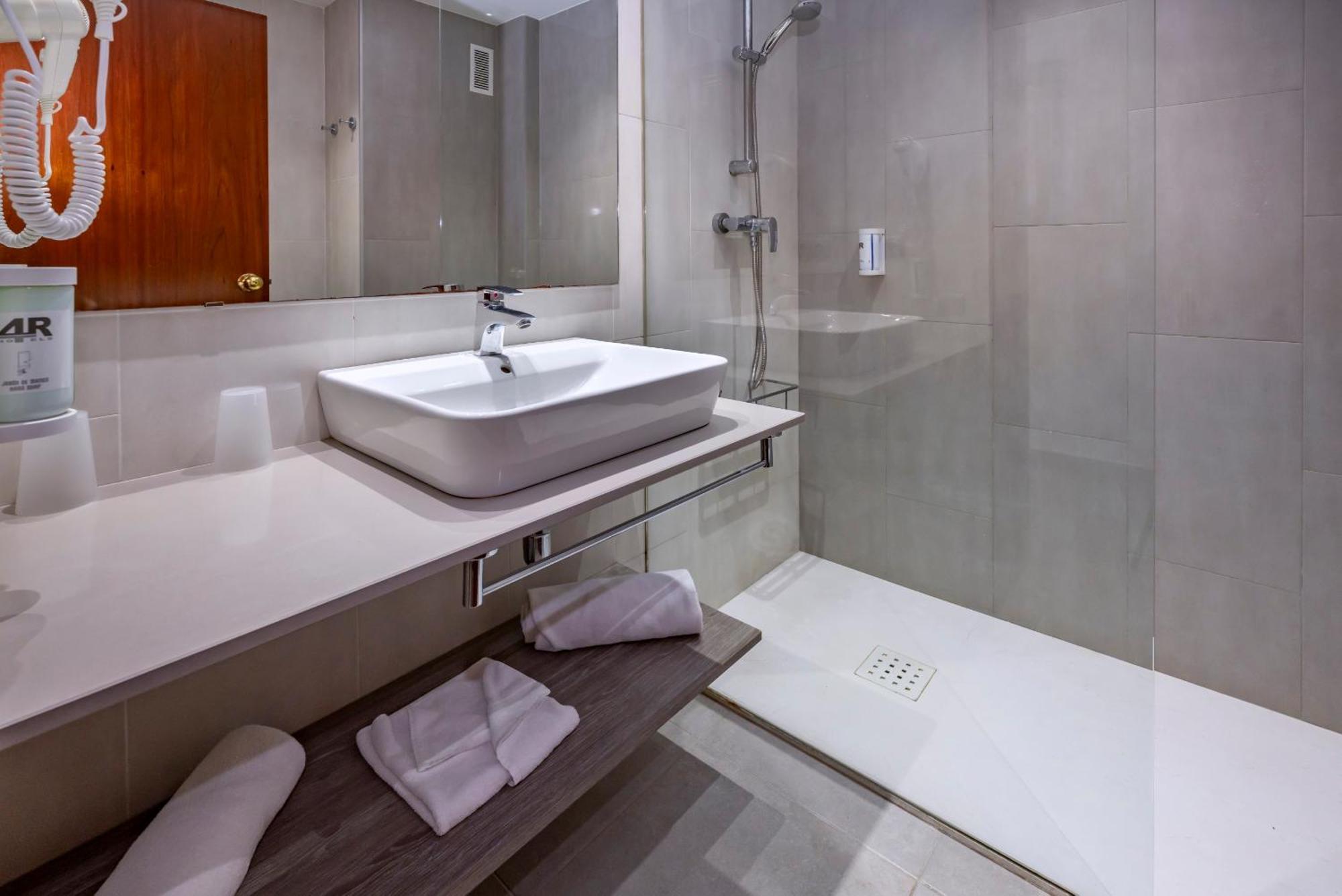 Standard Double Room without Balcony,1689823899:JPEG