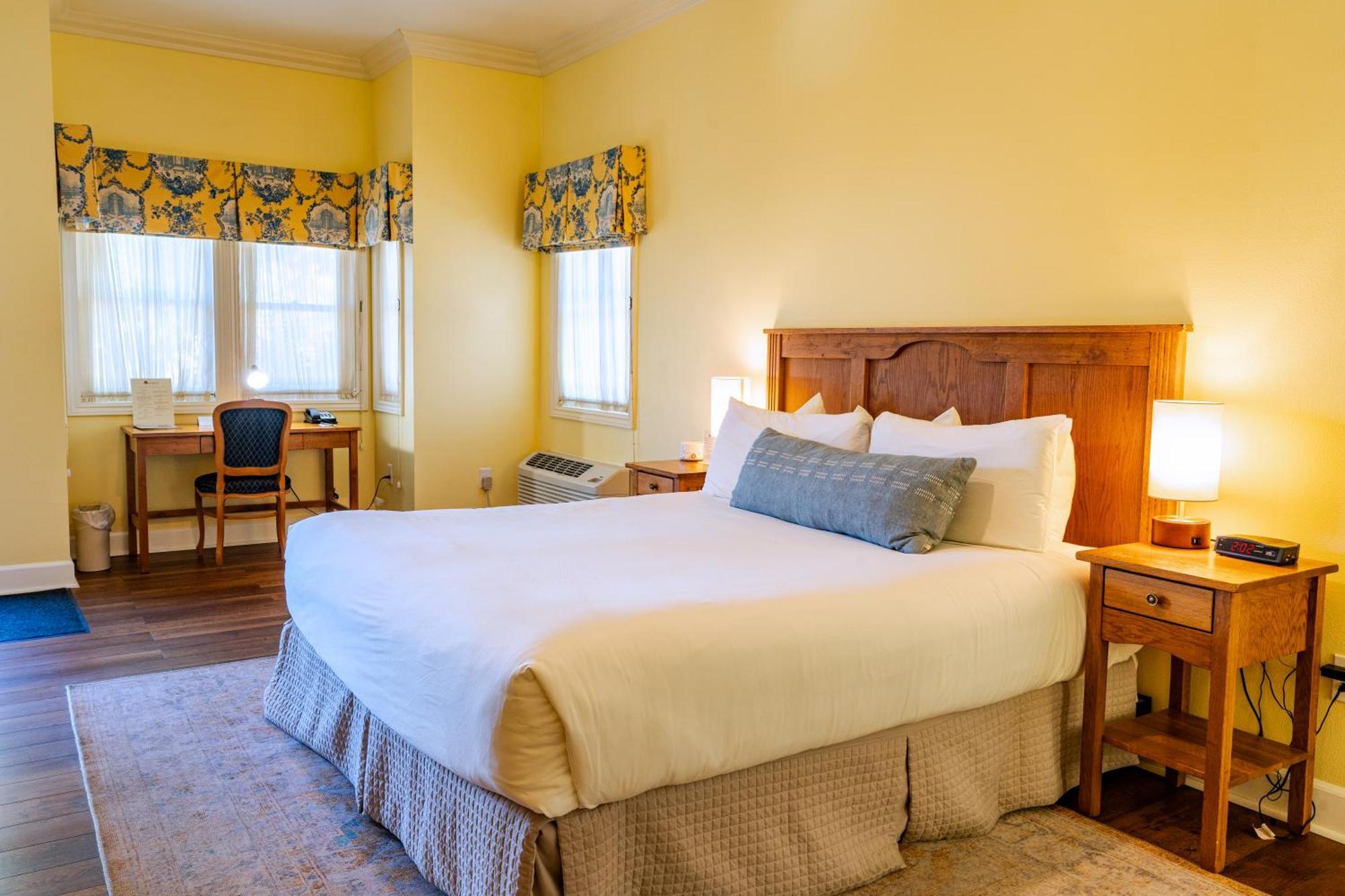 Premium King Room