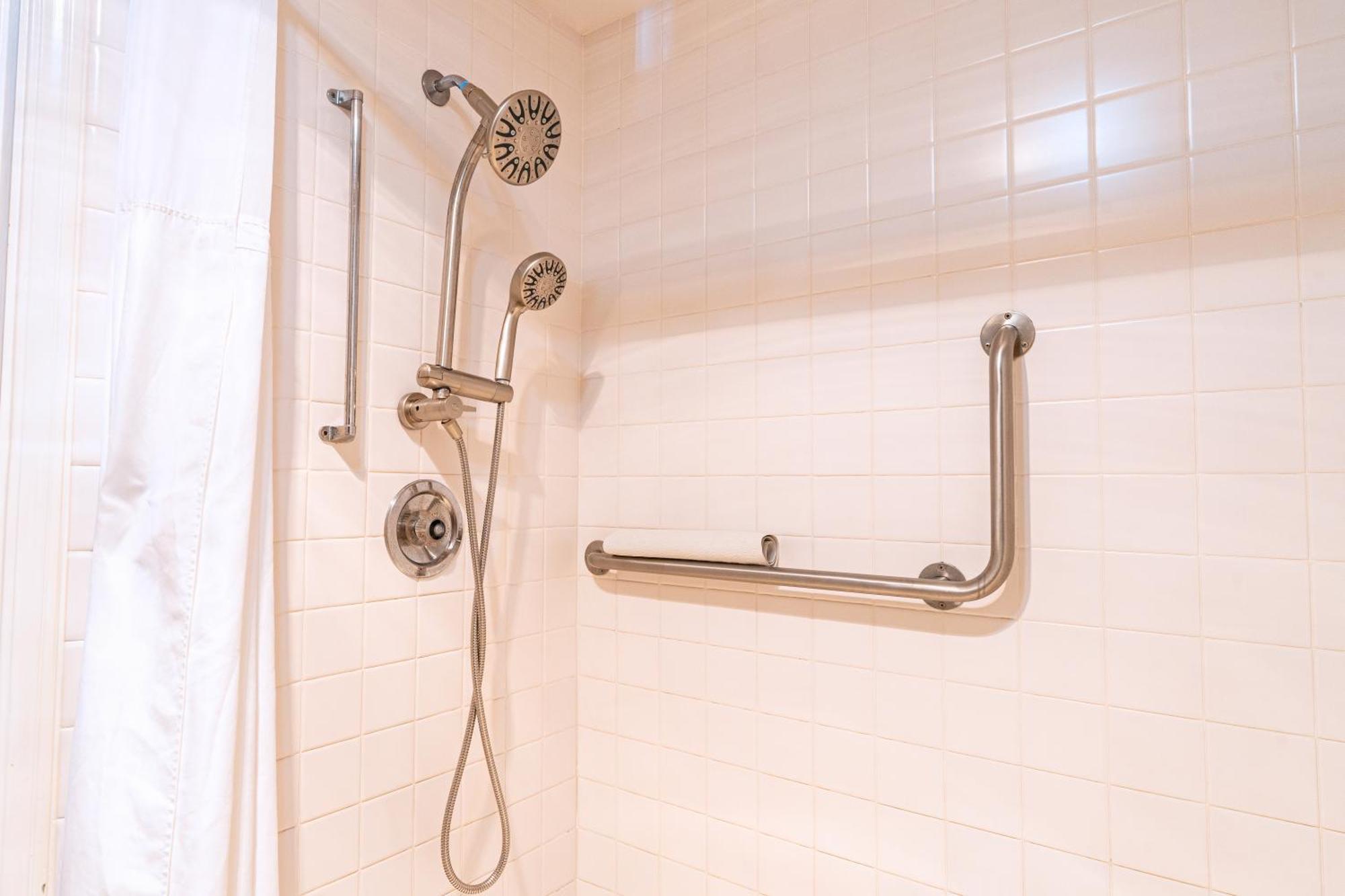 King Room Roll Shower Disability Access,1689825529:JPEG