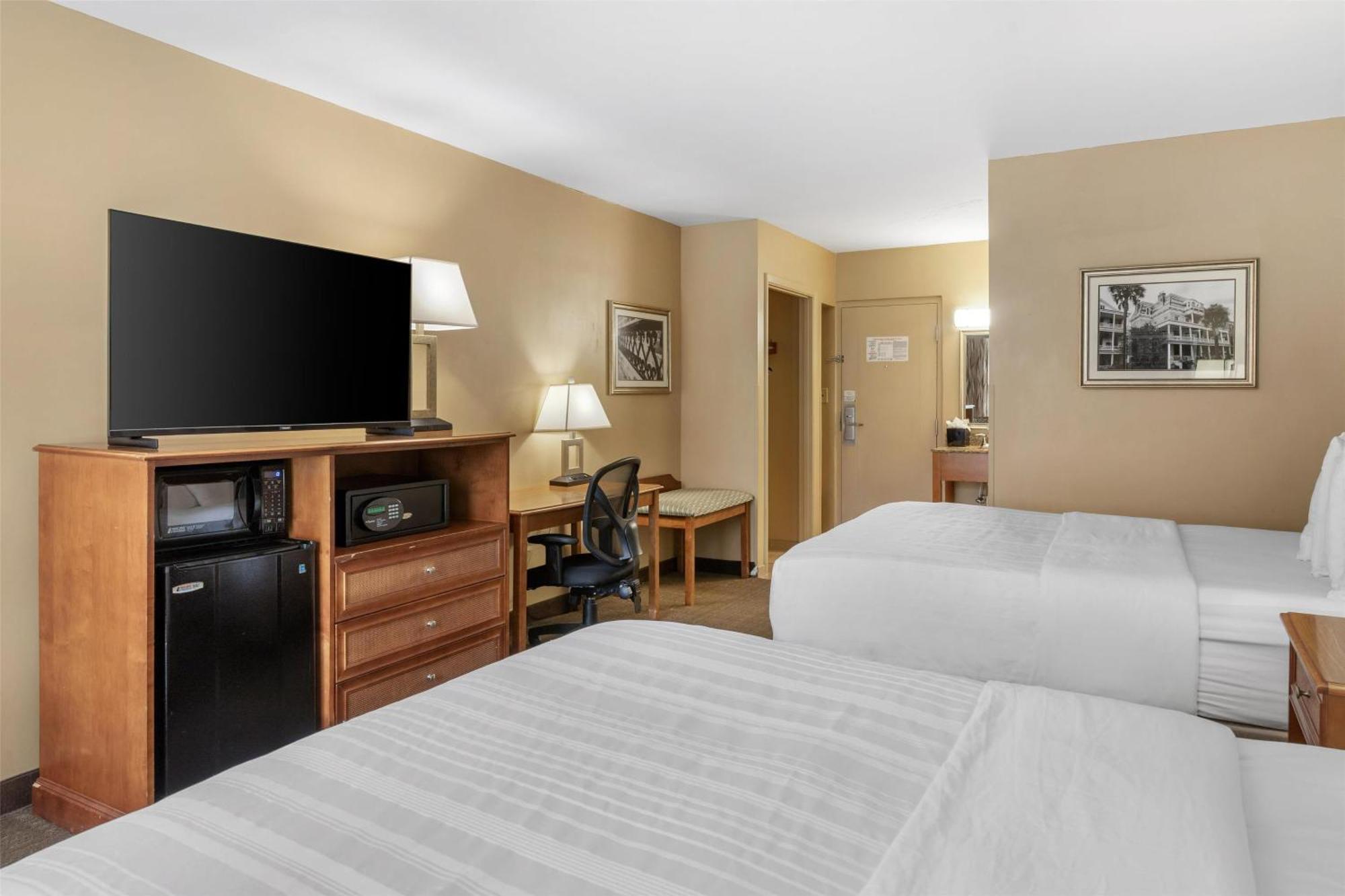 Queen Room Two Queen Beds Pool View Non-Smoking