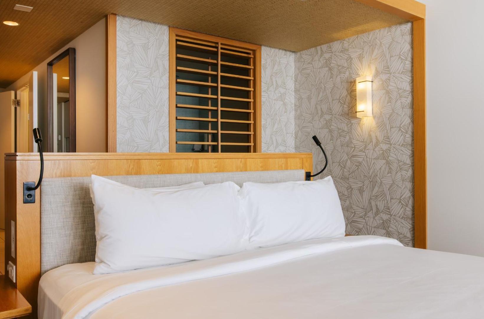 Ocean View Junior Suite King with Balcony Accessible