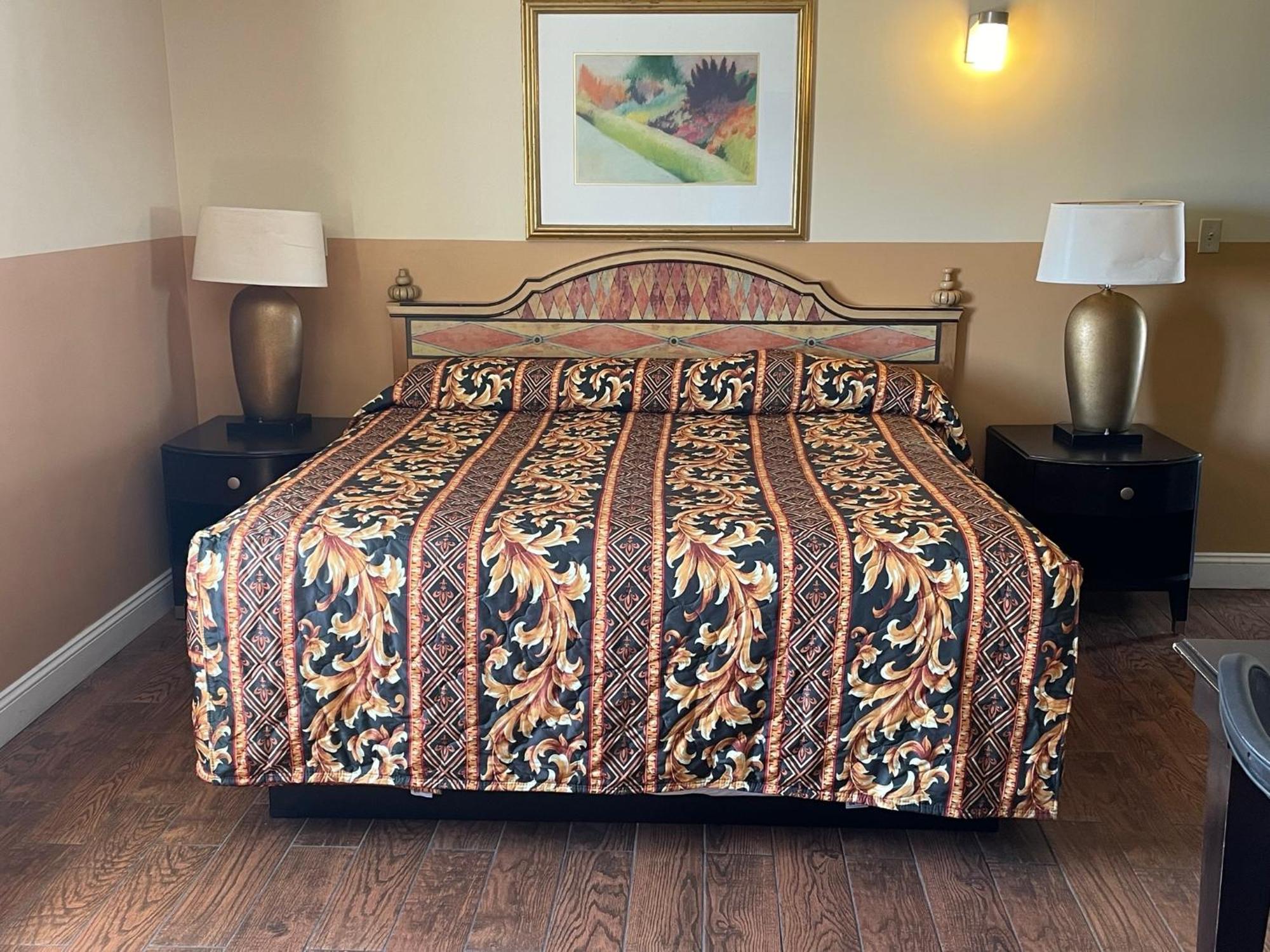 King Room Heart Shape Jacuzzi