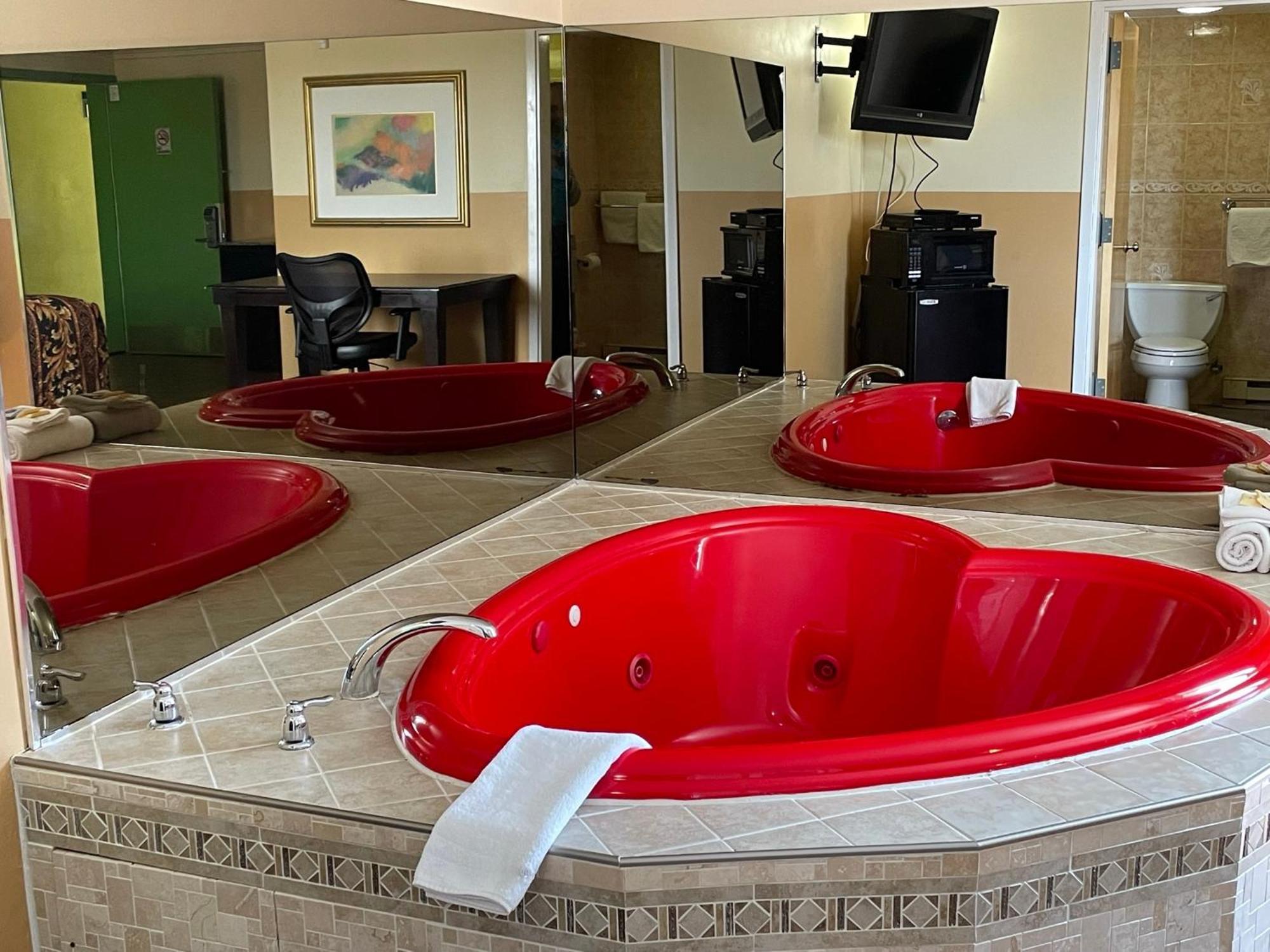 King Room Heart Shape Jacuzzi