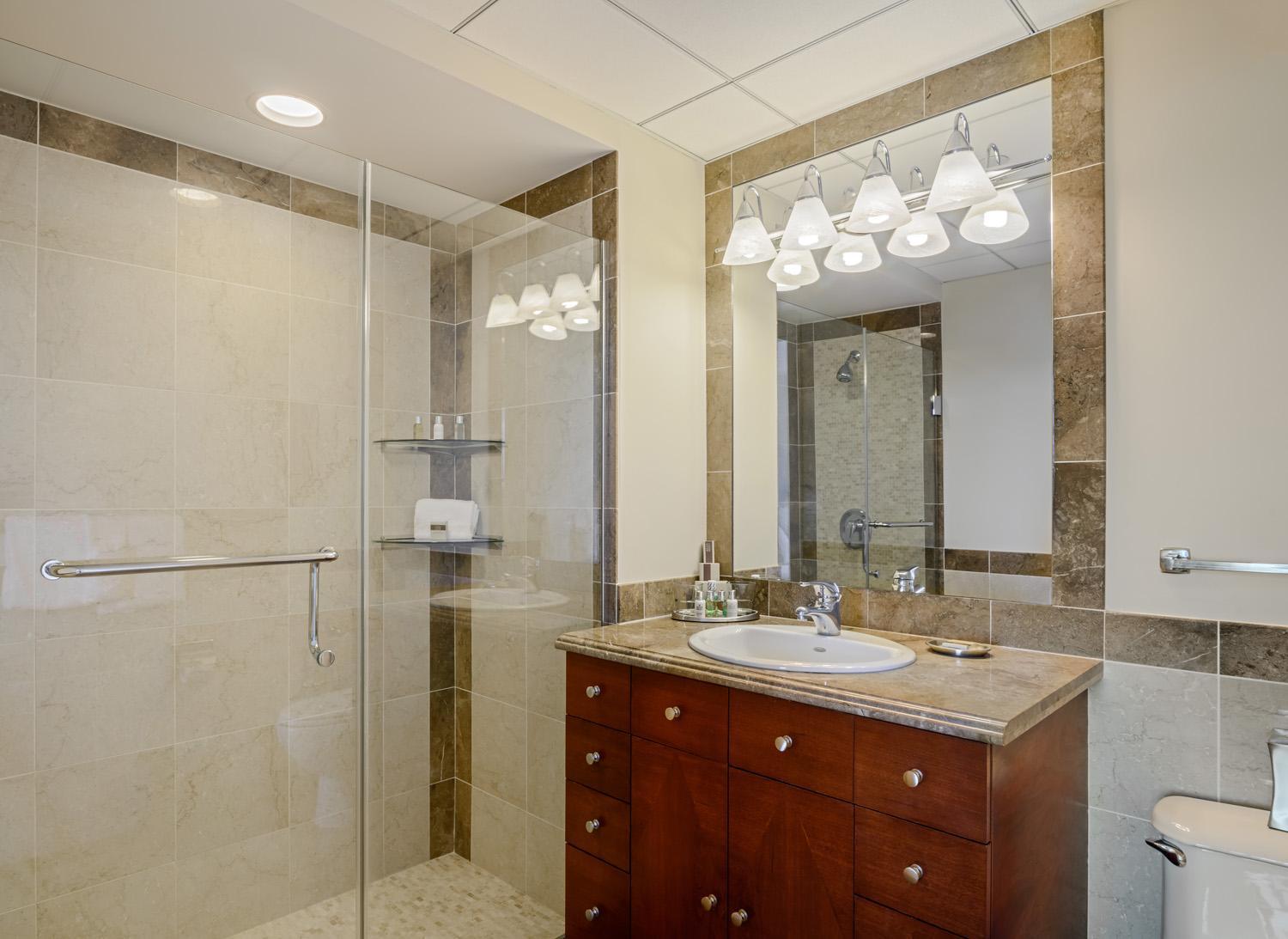 Three-Bedroom Executive Suite Den Non-Smoking,1689840605:JPEG