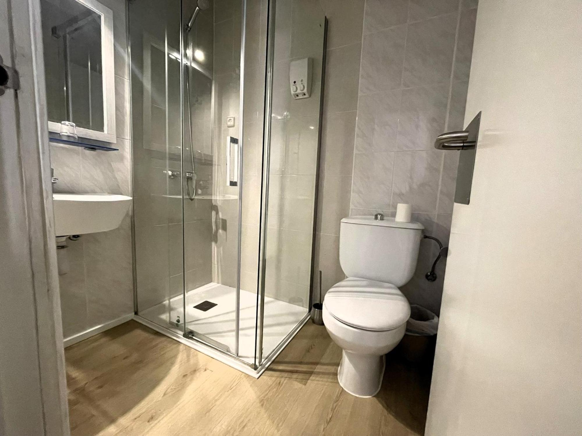 Twin Room Private Bathroom