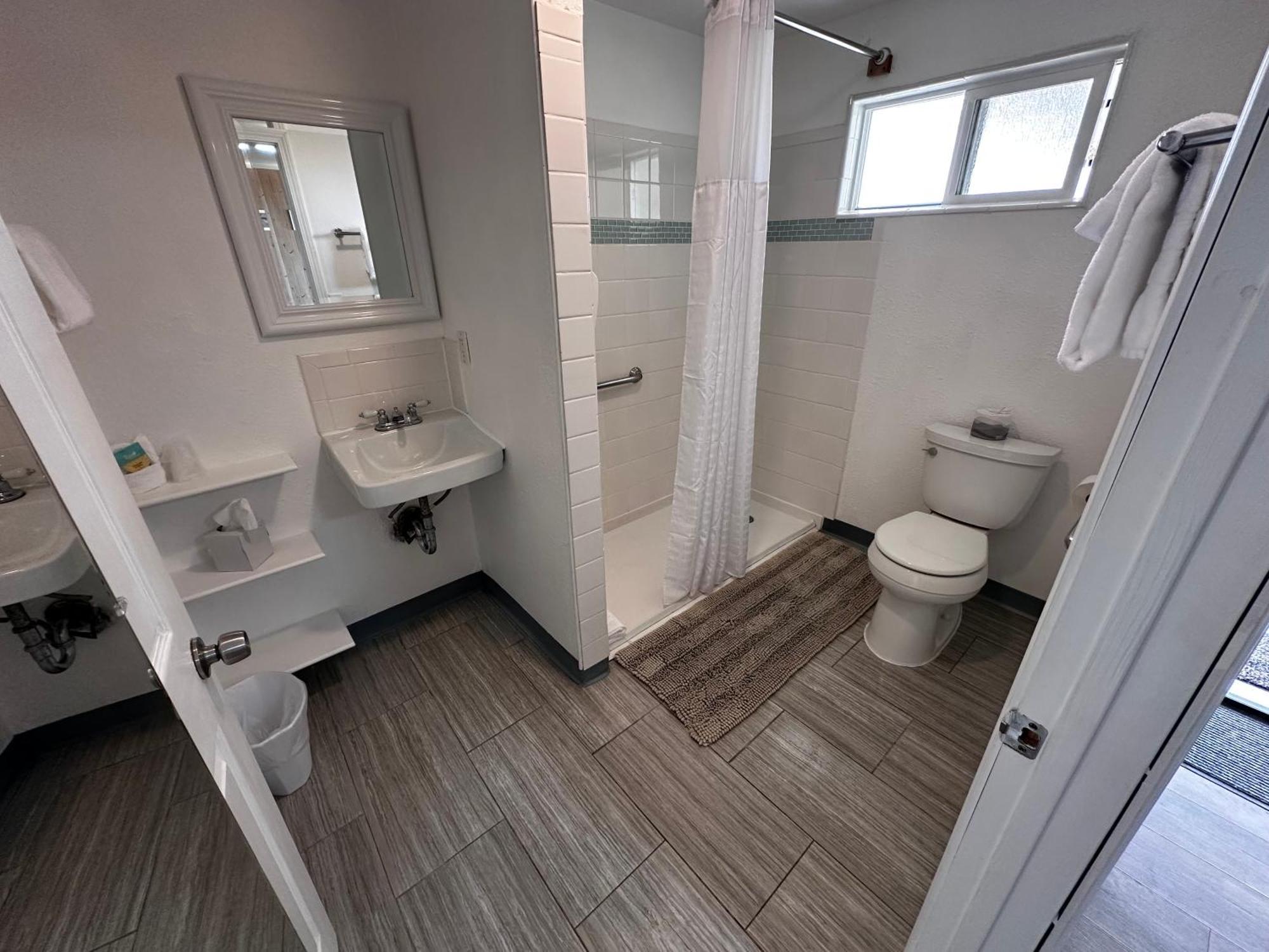 Deluxe King Room Oceanfront no pets