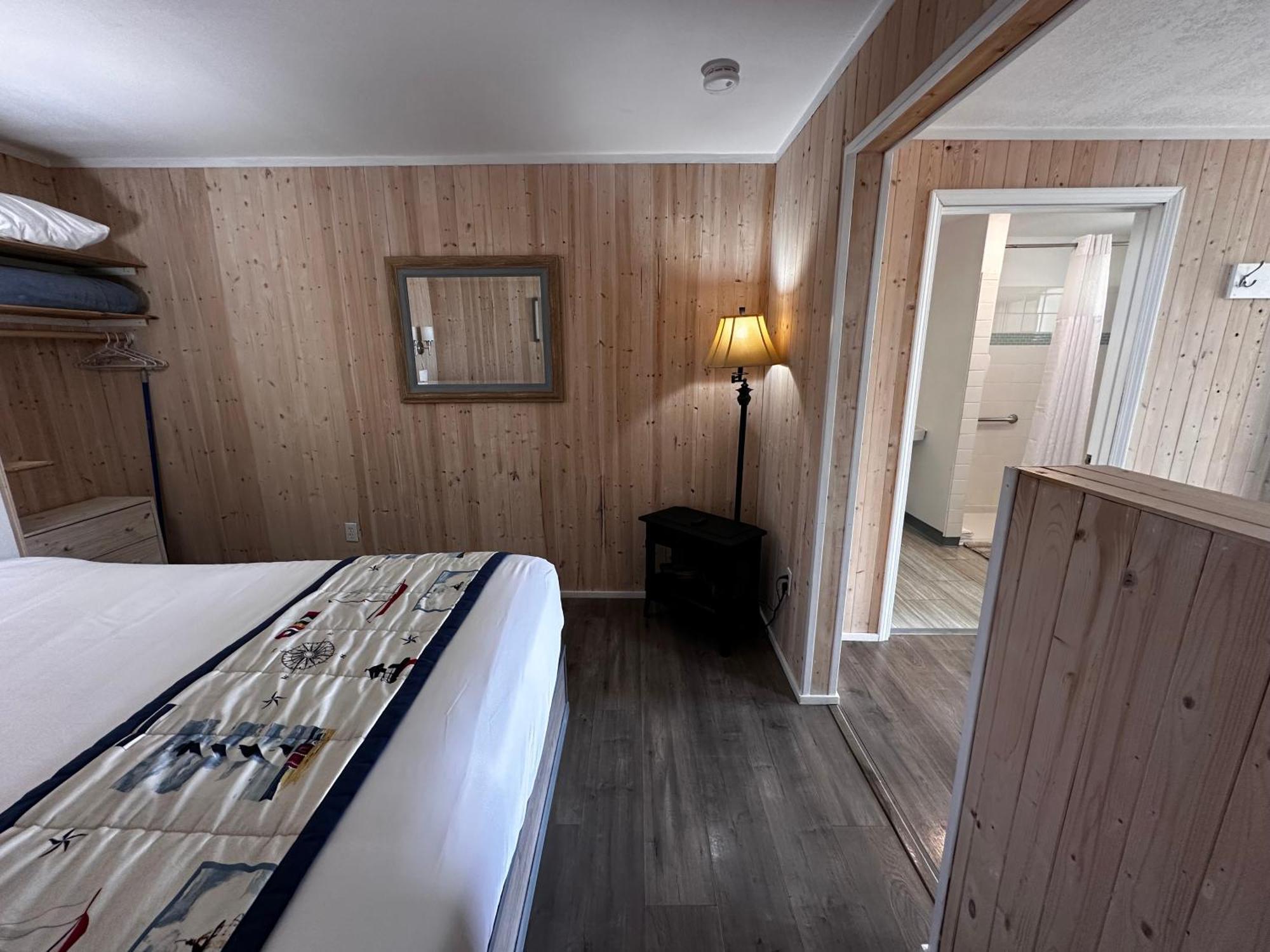Deluxe King Room Oceanfront no pets