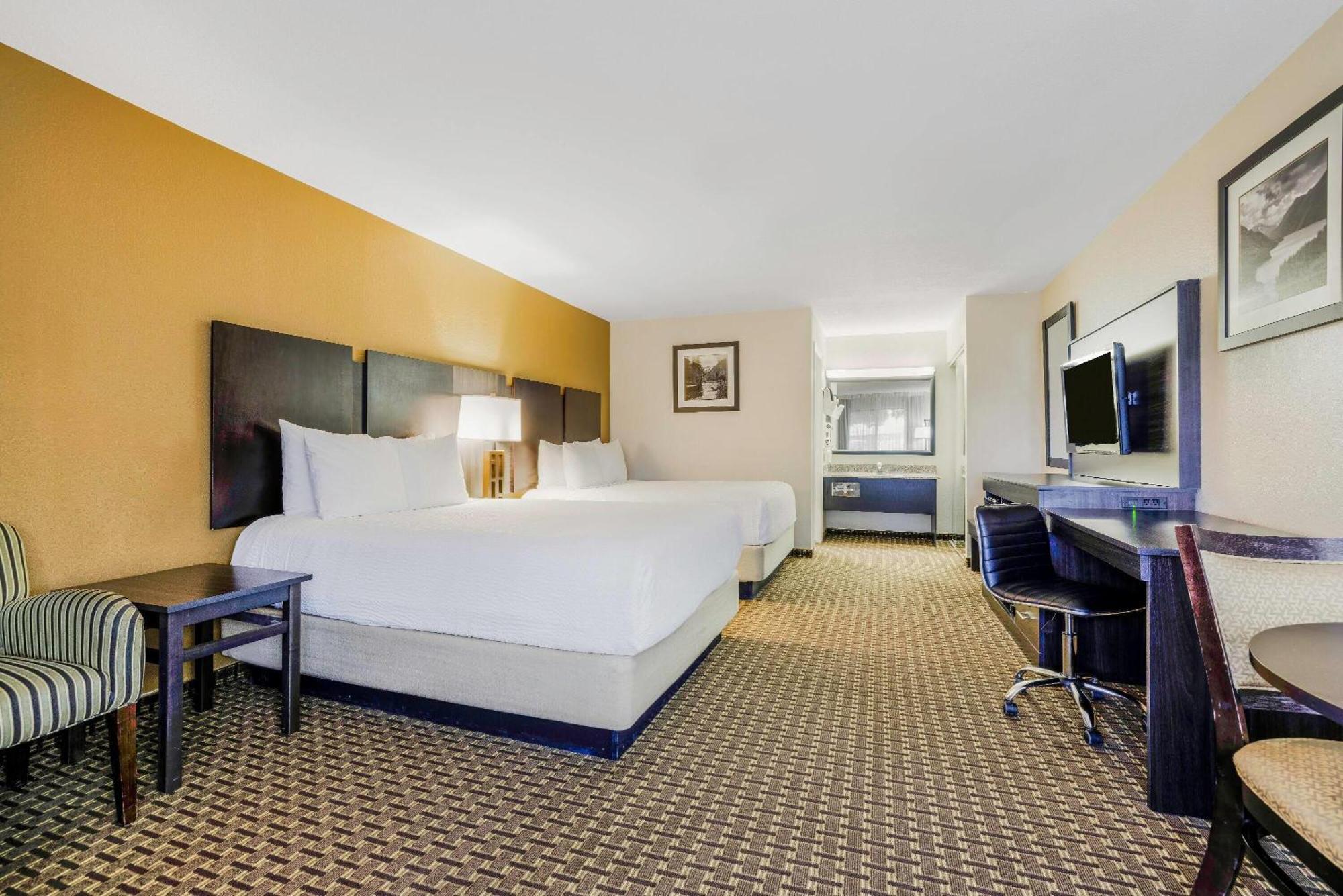 Queen Room Two Queen Beds Non-Smoking