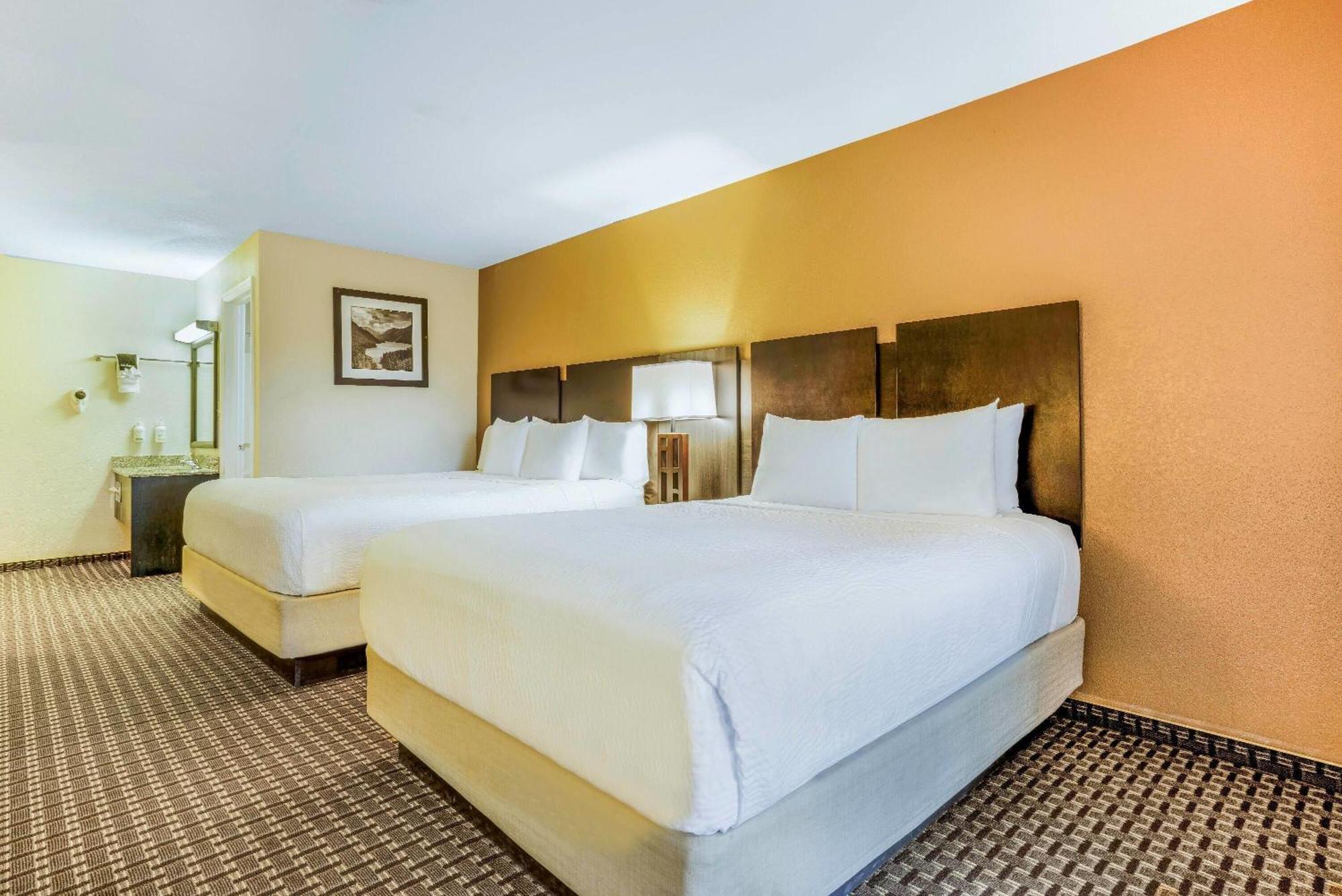 Queen Room Two Queen Beds Non-Smoking