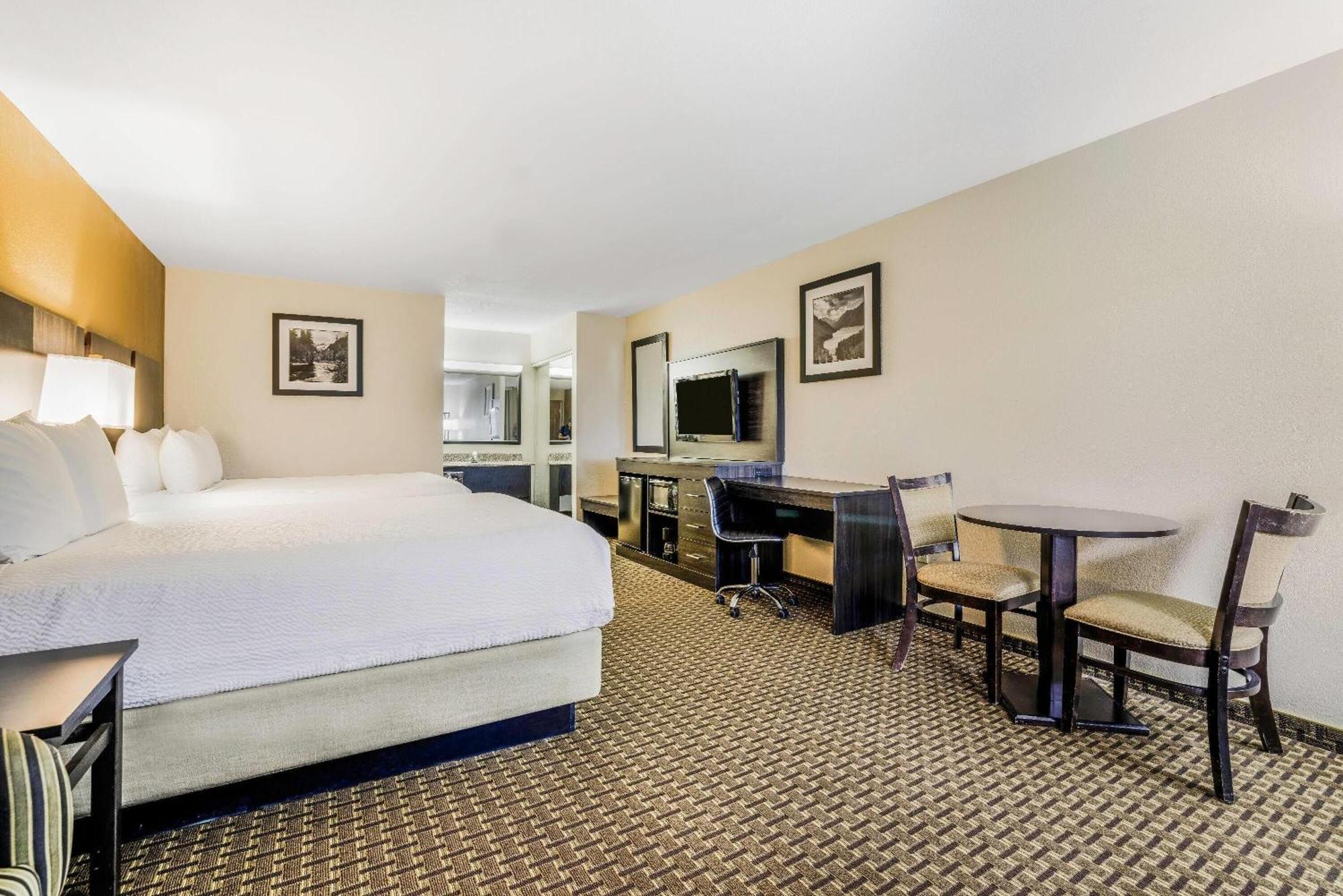Queen Room Two Queen Beds Non-Smoking