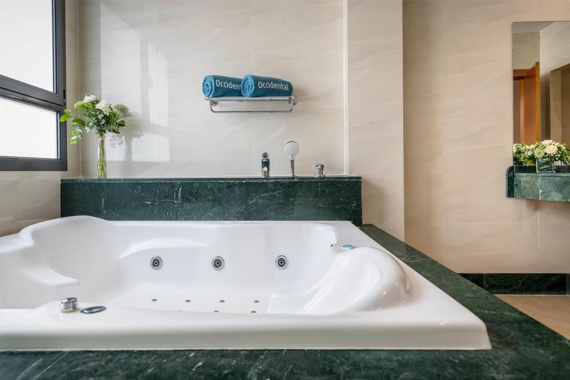 Suite Junior Hot Tub