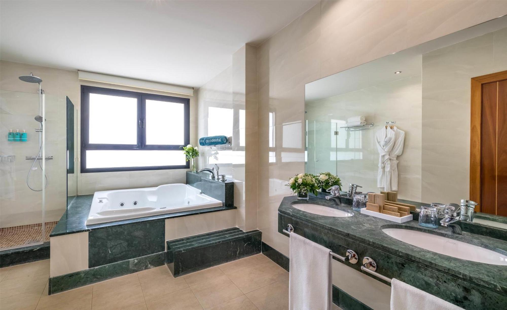 Suite Junior Hot Tub