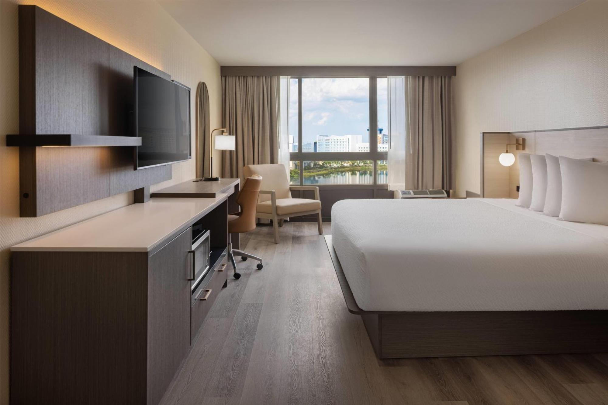 Deluxe King Room Lake View High Floor Newly Renovated NO RESORT FEE